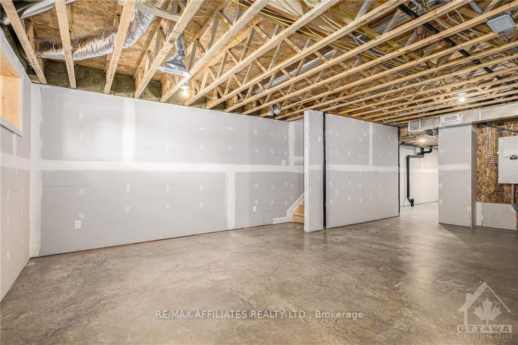 381 VOYAGEUR Place photo 11