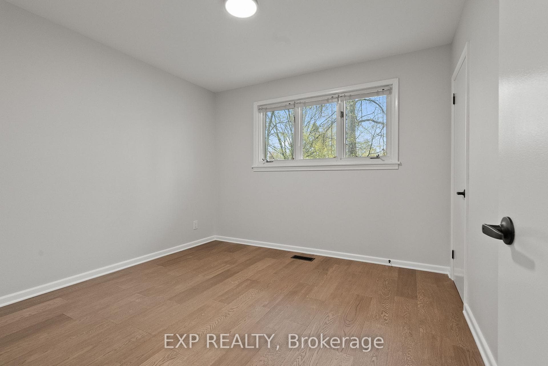 2393 Sheldon Avenue photo 24