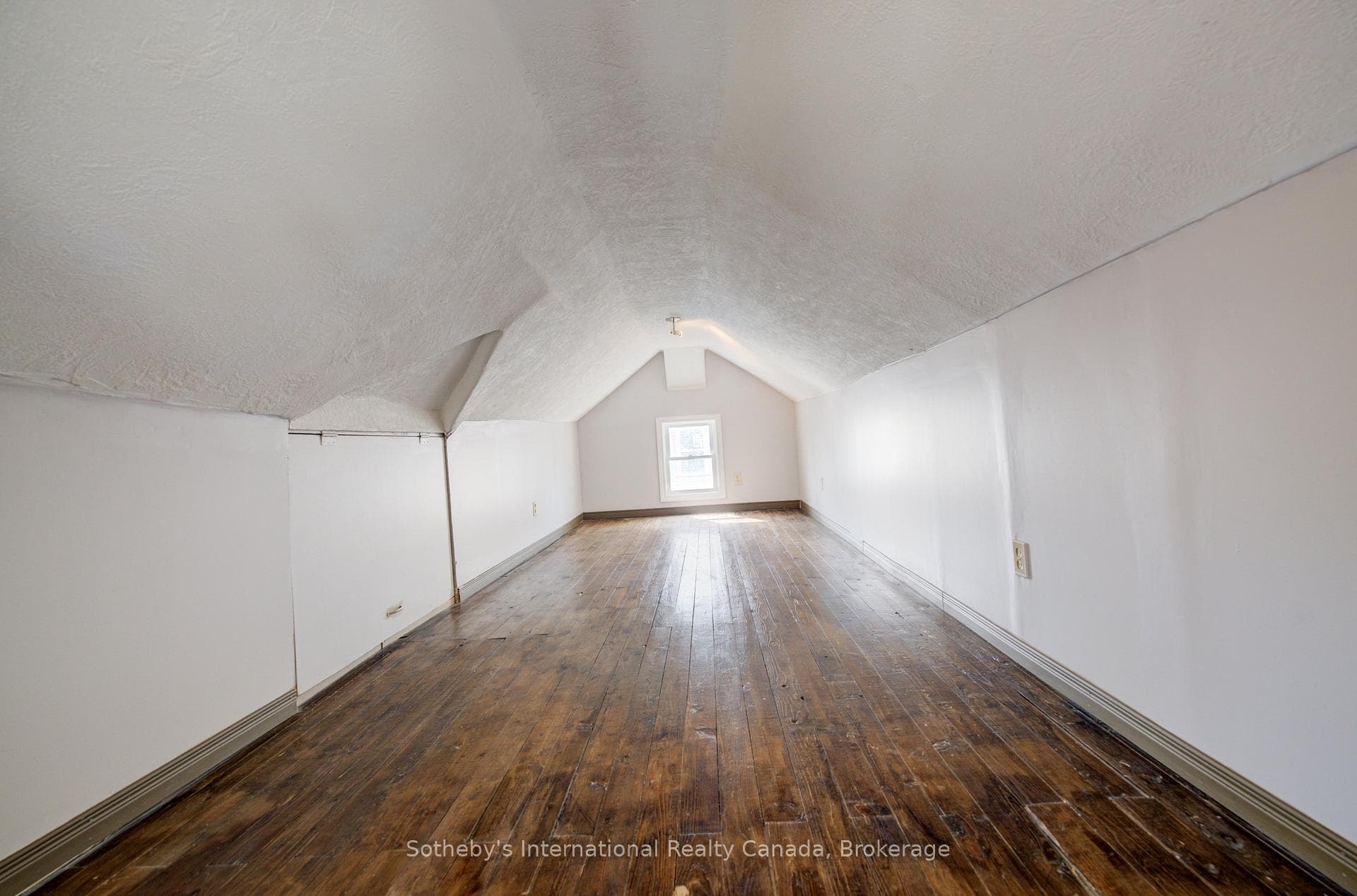 151 Esson Street photo 18