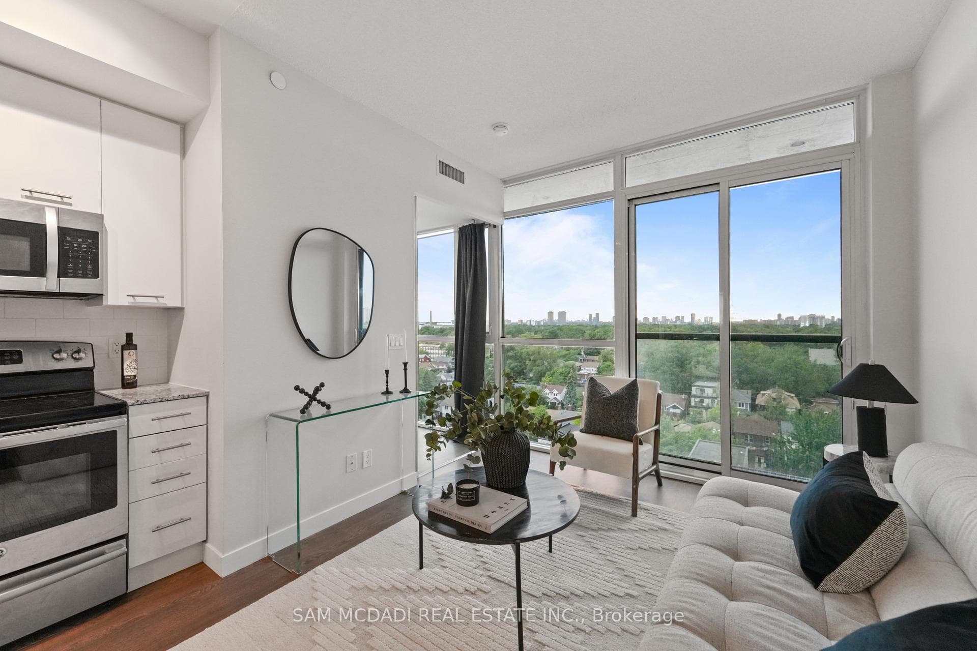 2055 Danforth Avenue Unit 903 photo 13