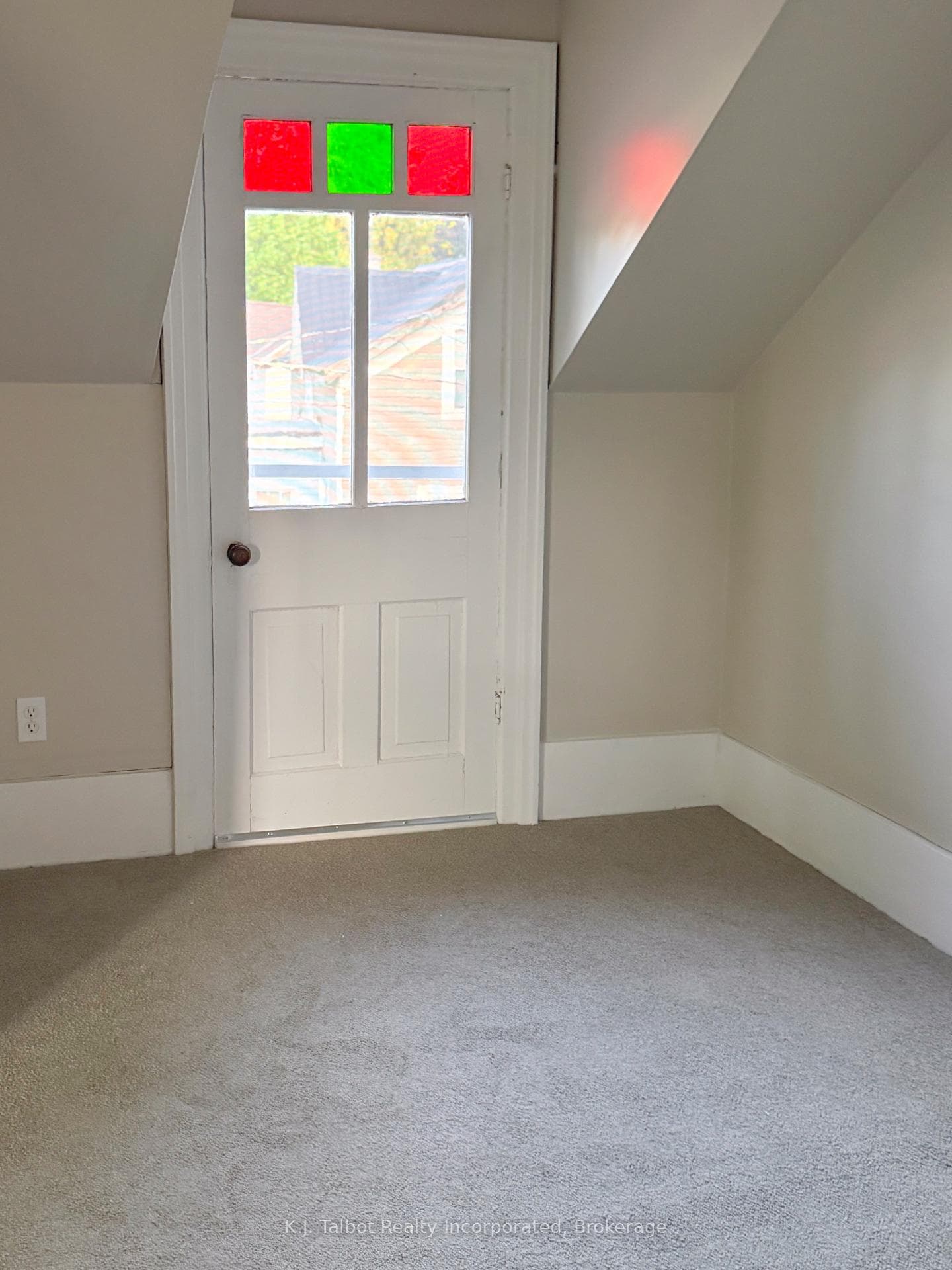 600 Fishleigh Street photo 24