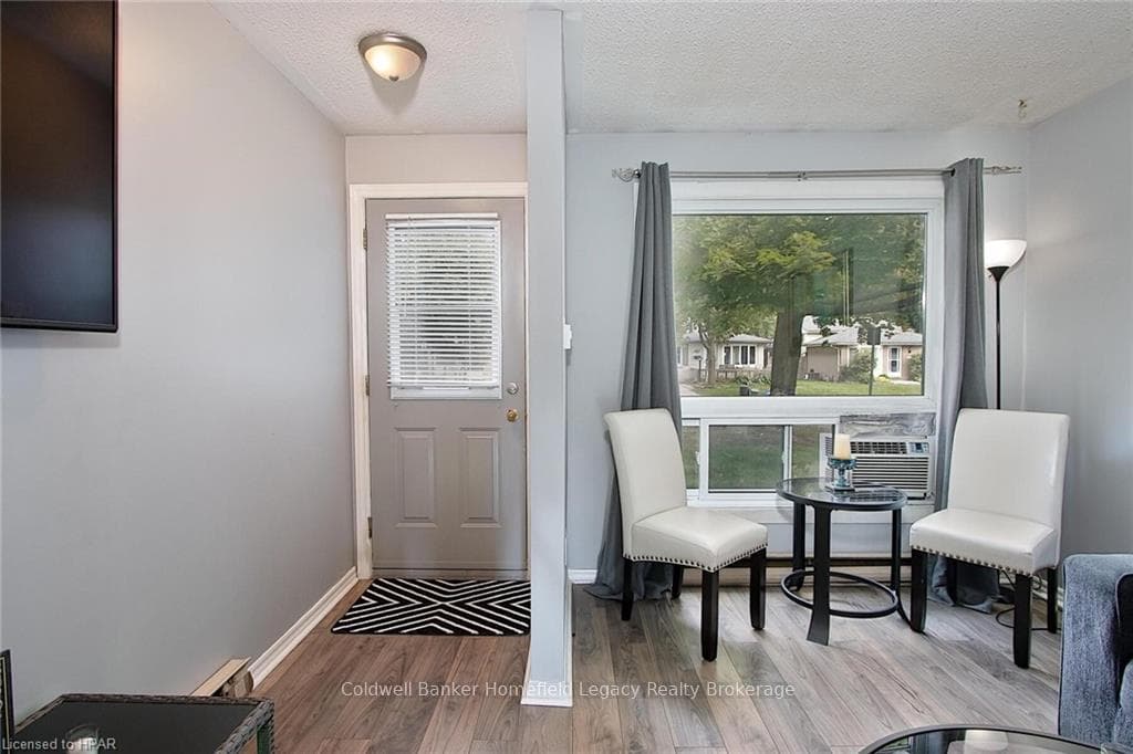 101 WELLESLEY Crescent Unit F photo 2