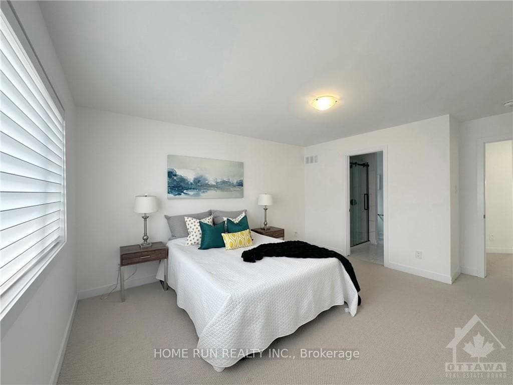 67 VICEROY Mews photo 17