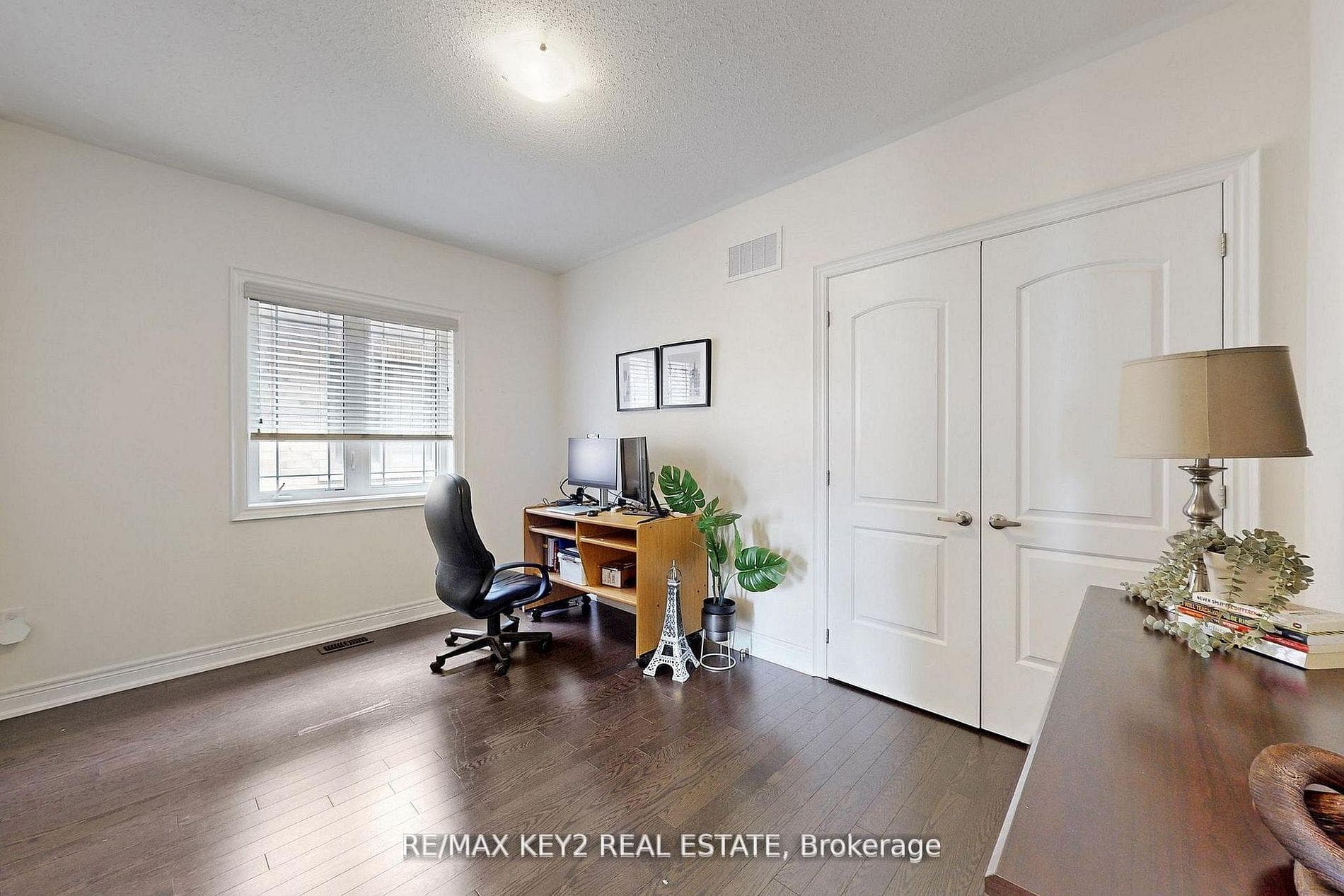 10 Lyle Way photo 36