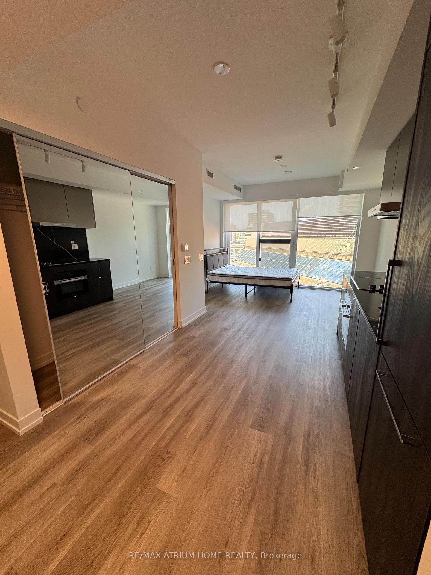 771 Yonge Street Unit 1107 photo 6