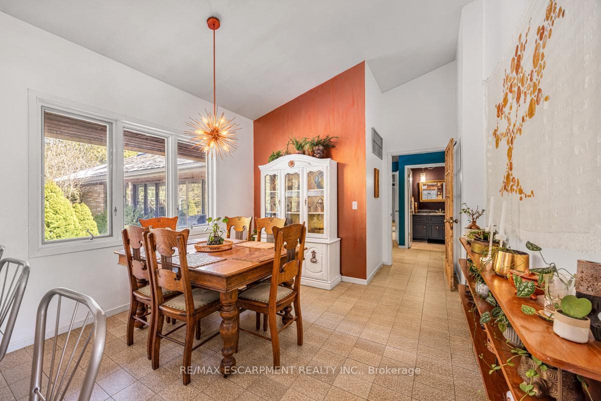 302783 Douglas Street photo 24