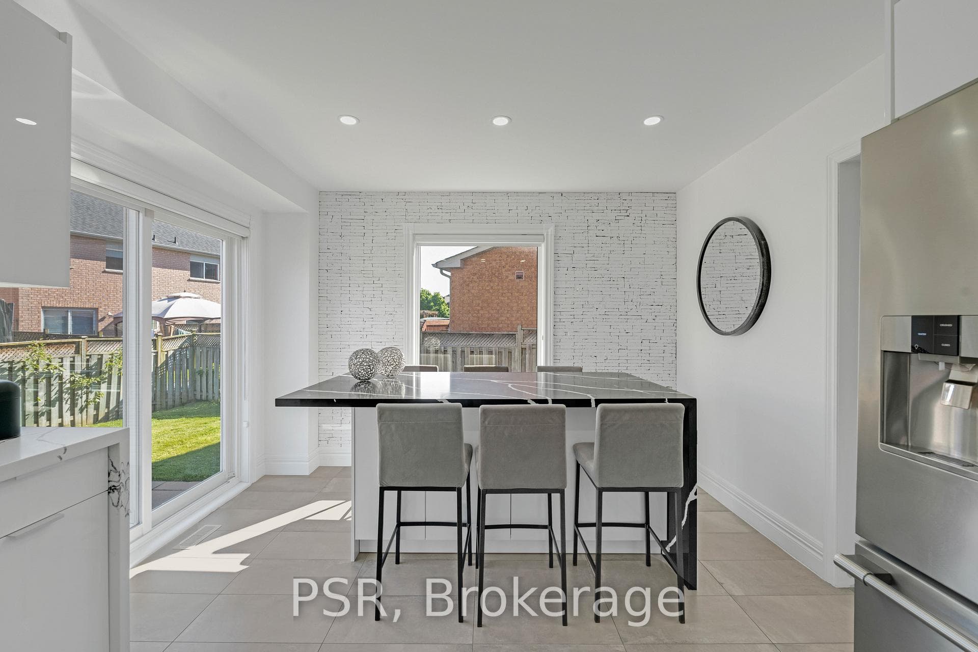 27 Ronan Crescent photo 12