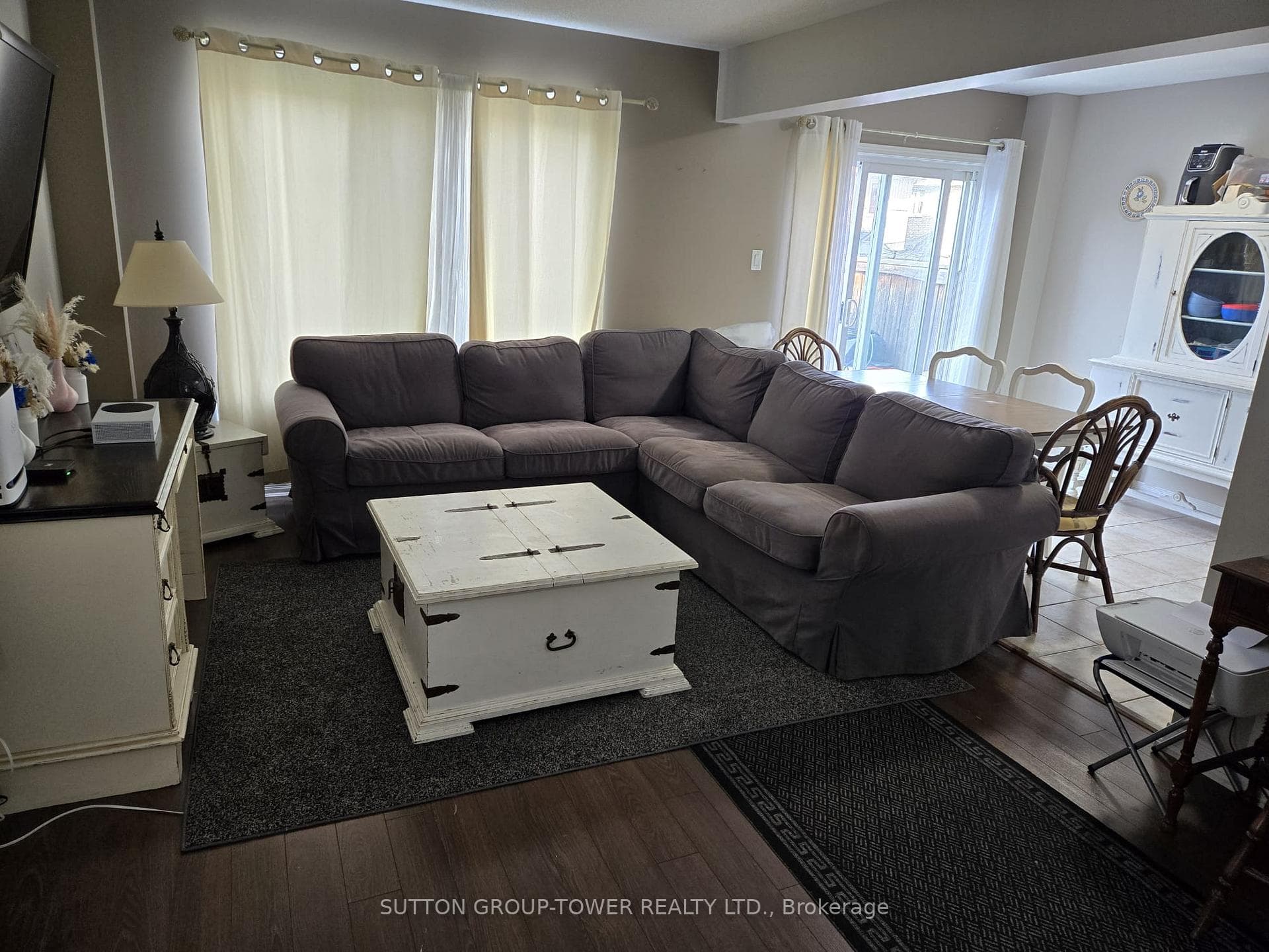 50 Armstrong Crescent photo 2