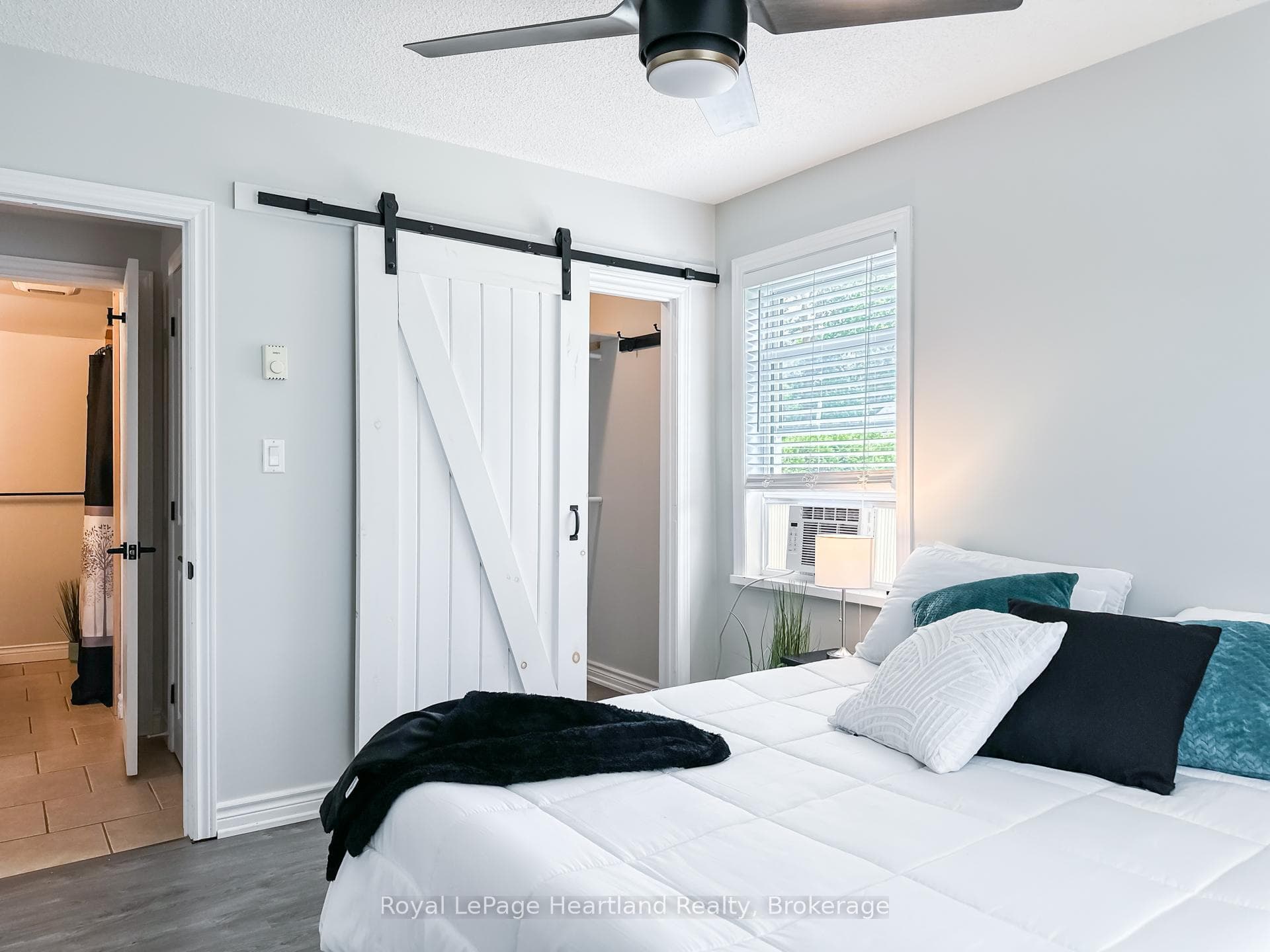 576 Queen Street photo 21