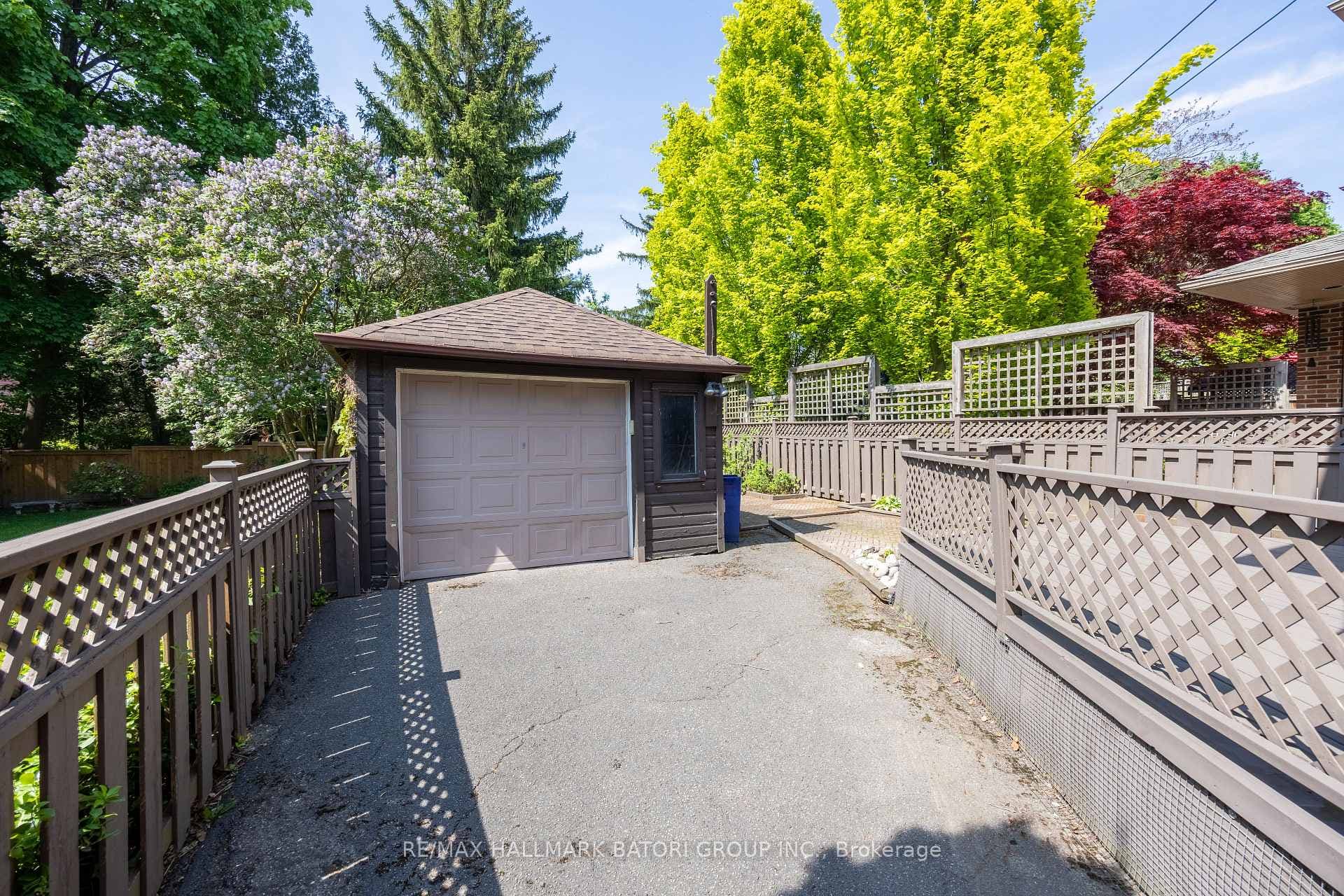 410 Castlefield Avenue photo 30