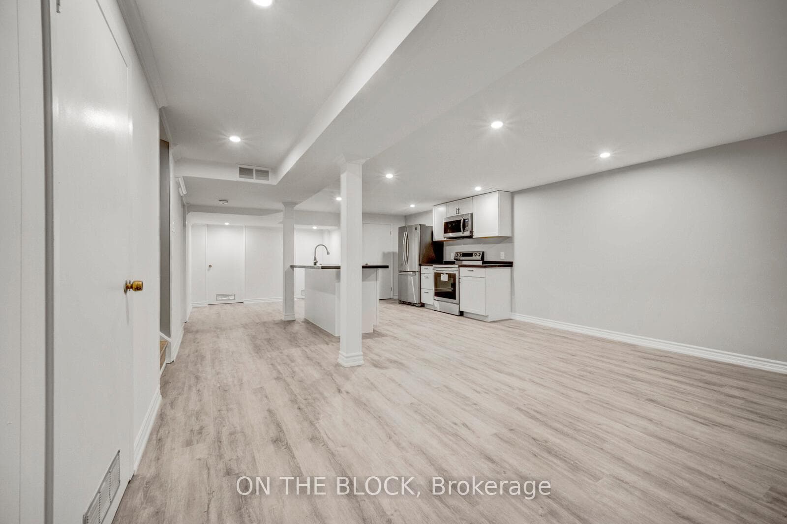 4 Park Glen Drive Unit Lower photo 2