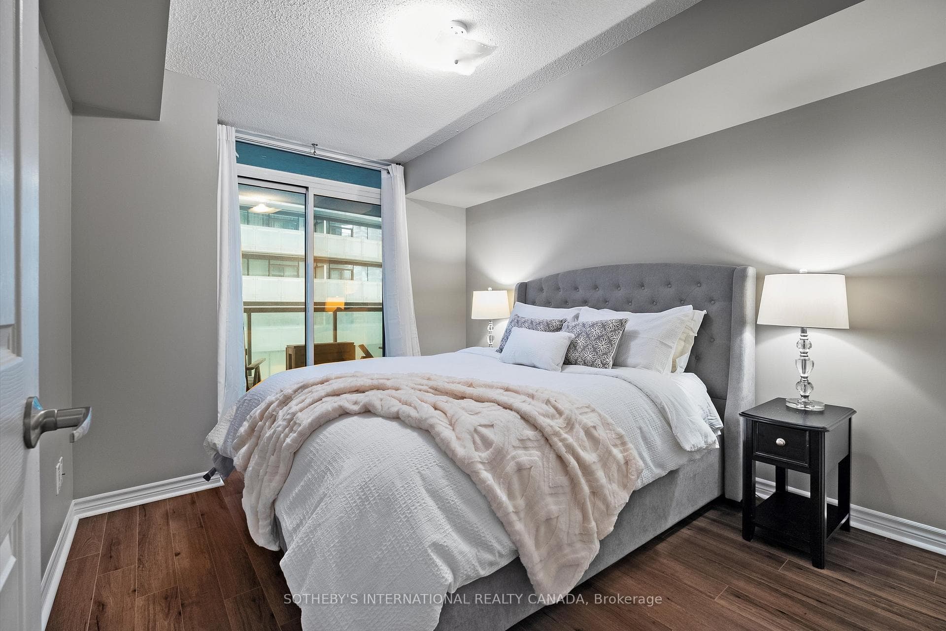 19 Grand Trunk Crescent Unit 707 photo 13