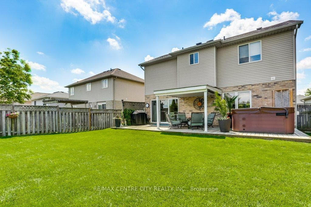 45 Riverbank Drive photo 38