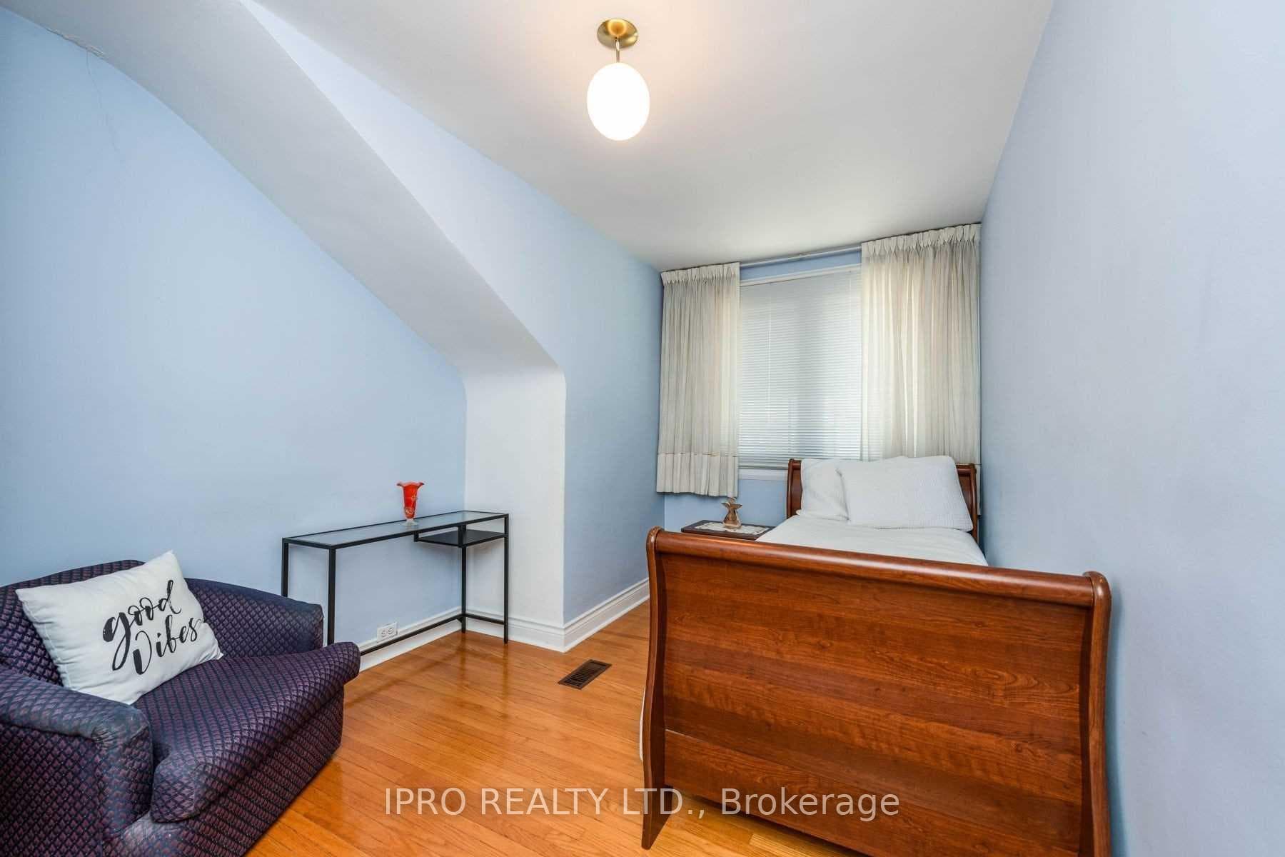 105 Sellers Avenue photo 16