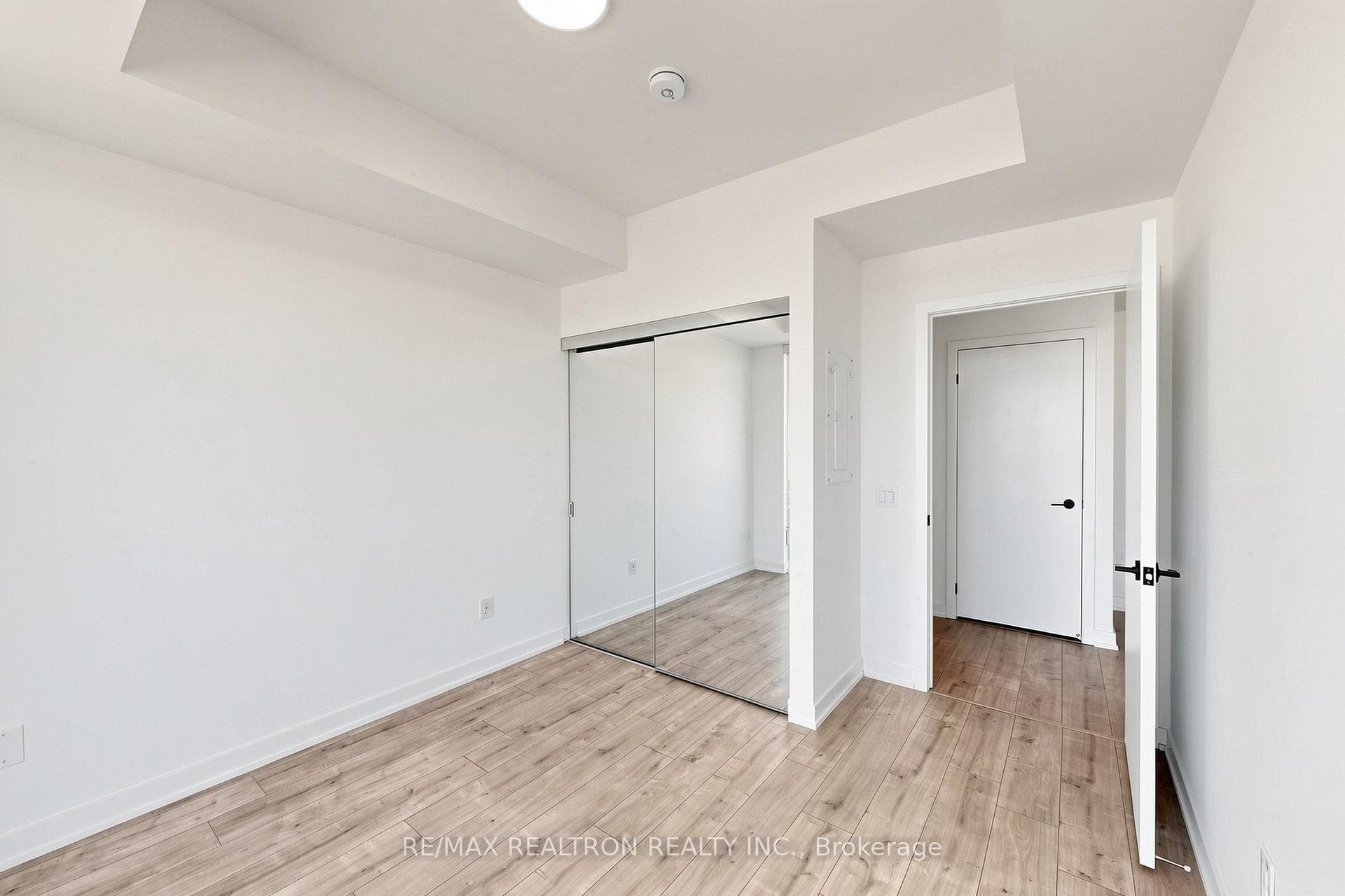 220 Missinnihe Way Unit 817 photo 34