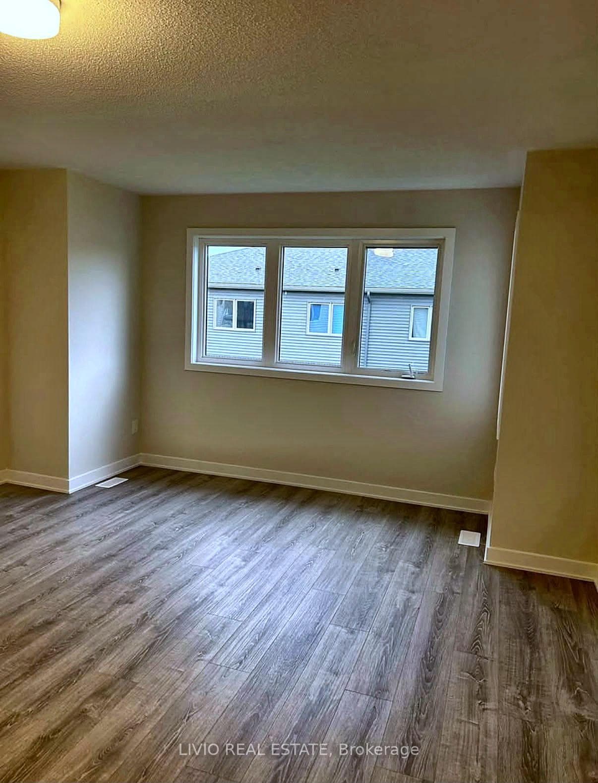 1007 SHOWMAN Street photo 11