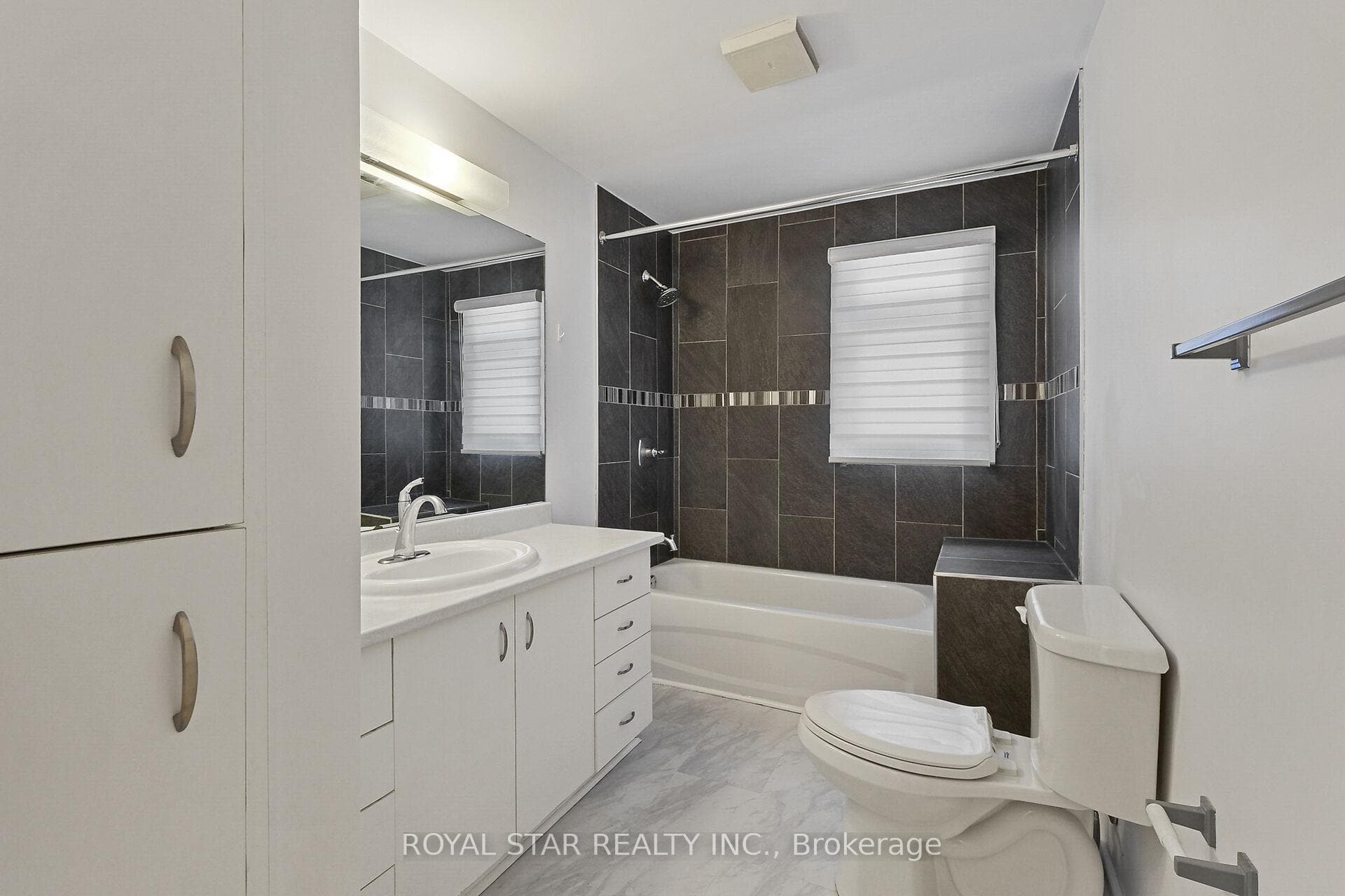 10 Delong Drive photo 32