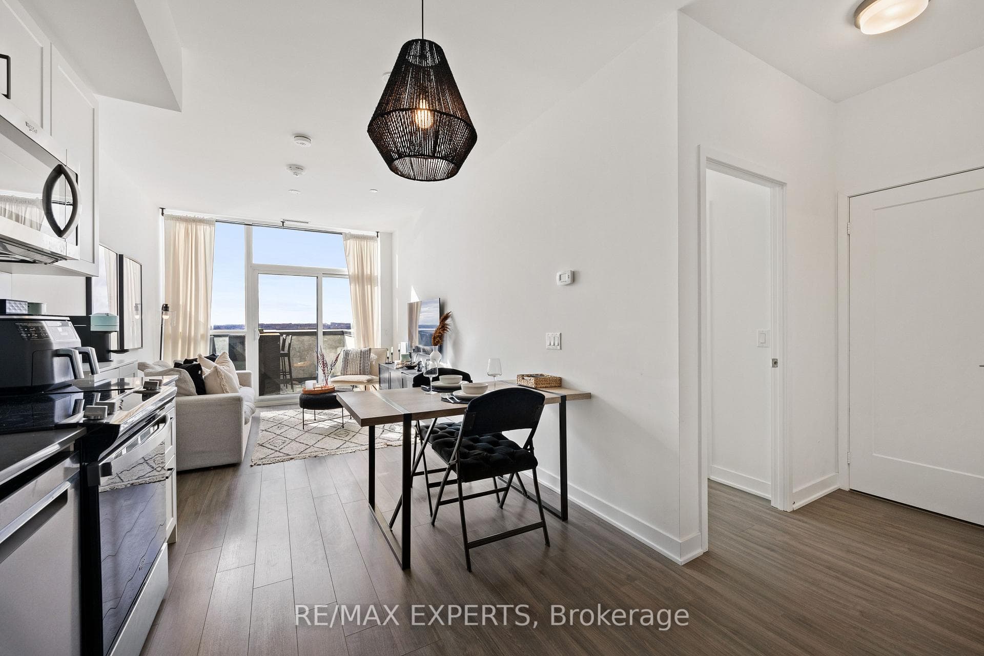 681 Yonge Street Unit 707 photo 2