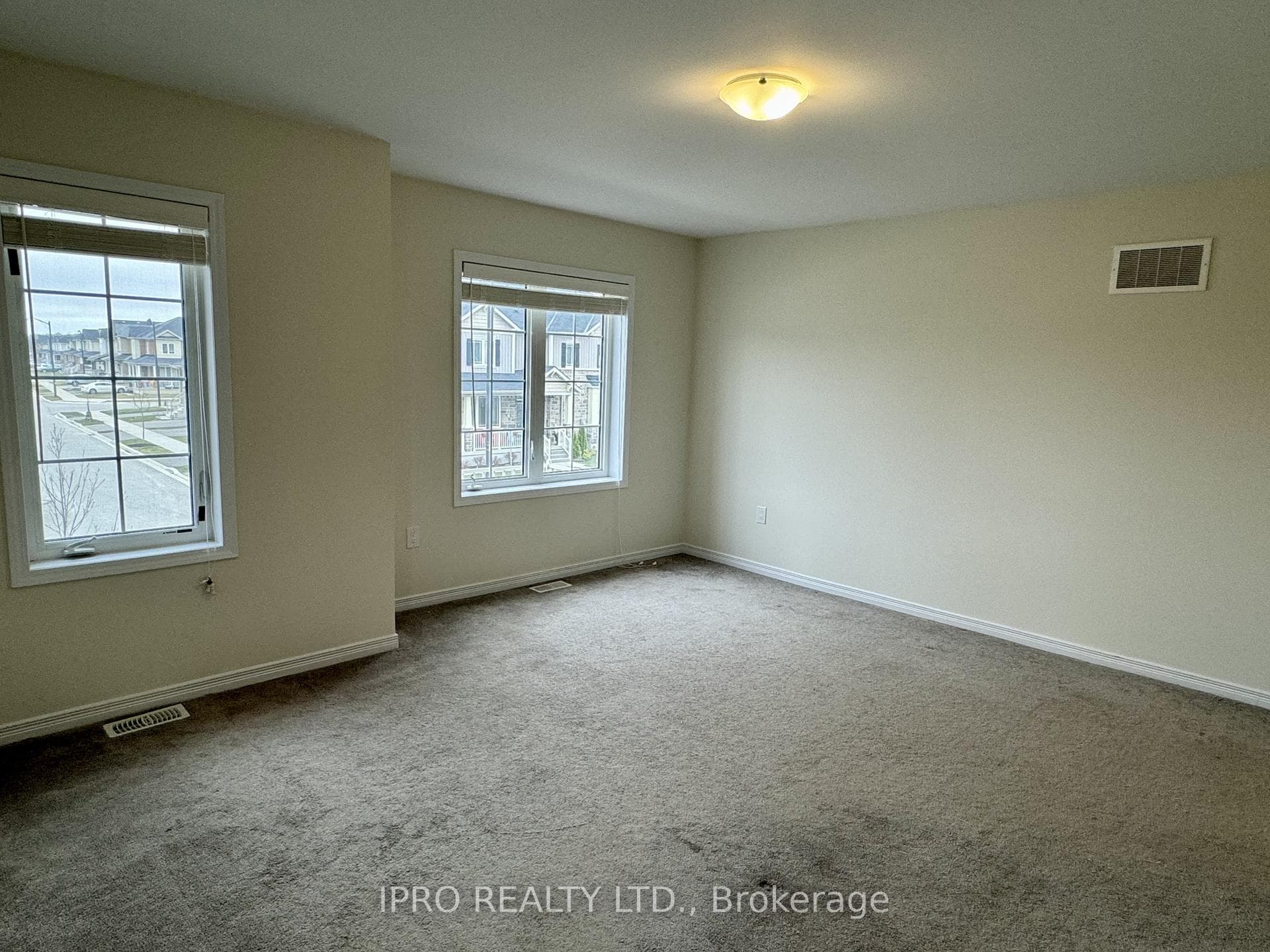 1 Fleming Crescent photo 19