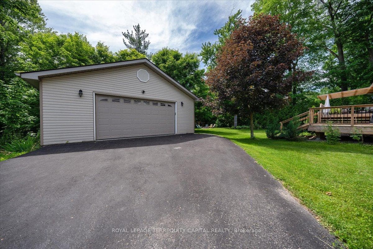 1192 St. Vincent Street photo 48