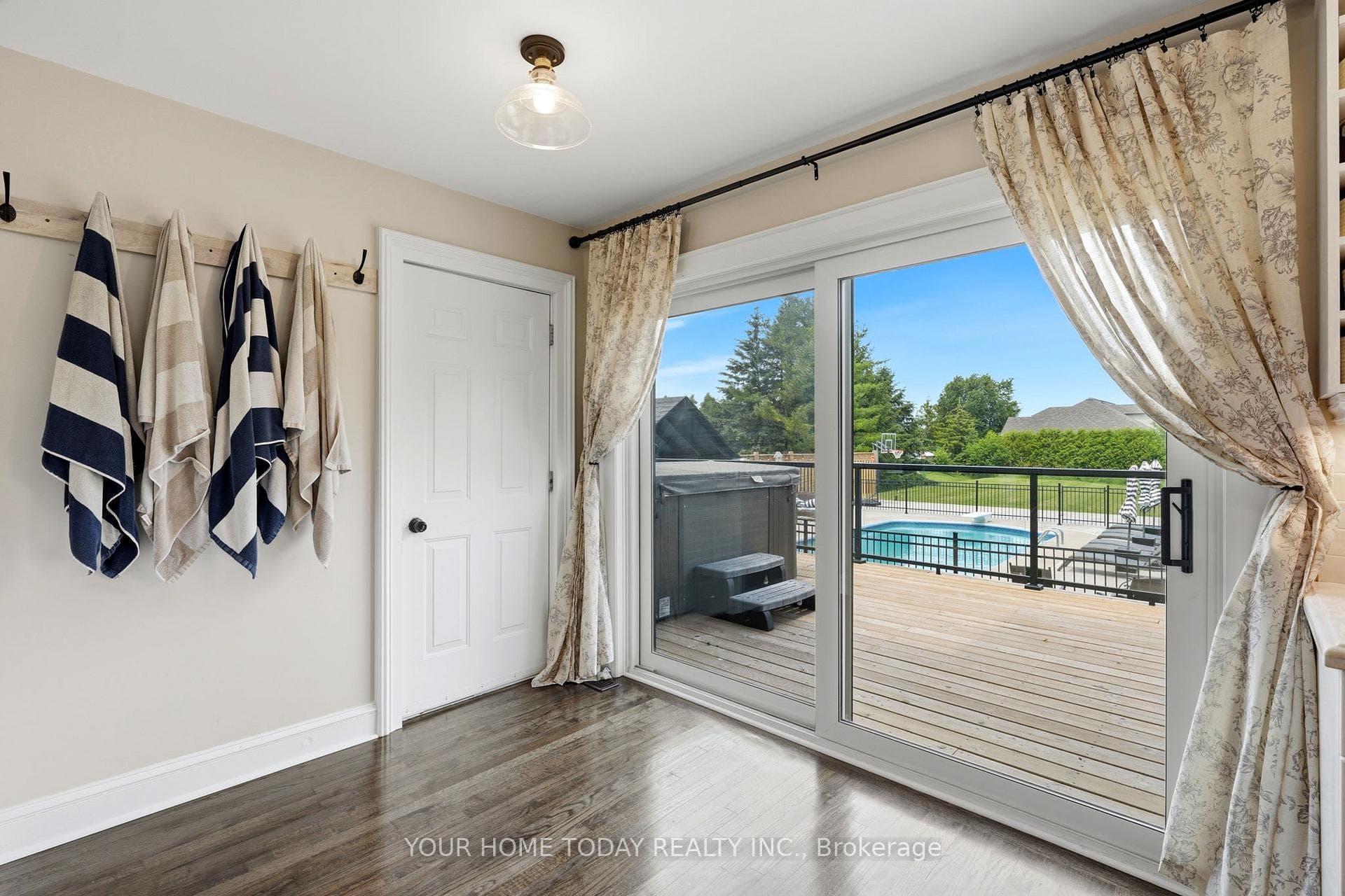 4925 Trafalgar Road photo 17