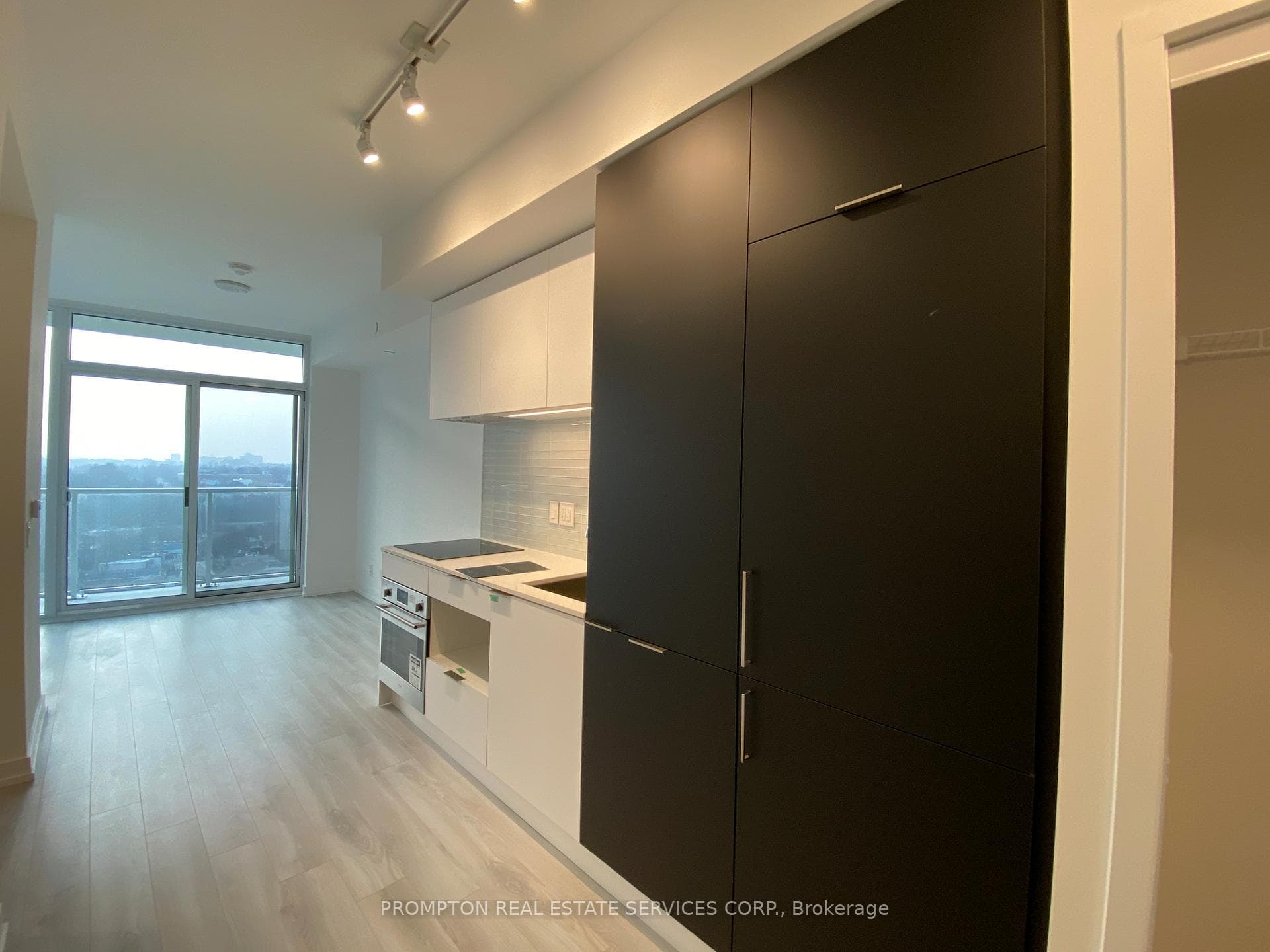 33 Helendale Avenue Unit 1311 photo 3