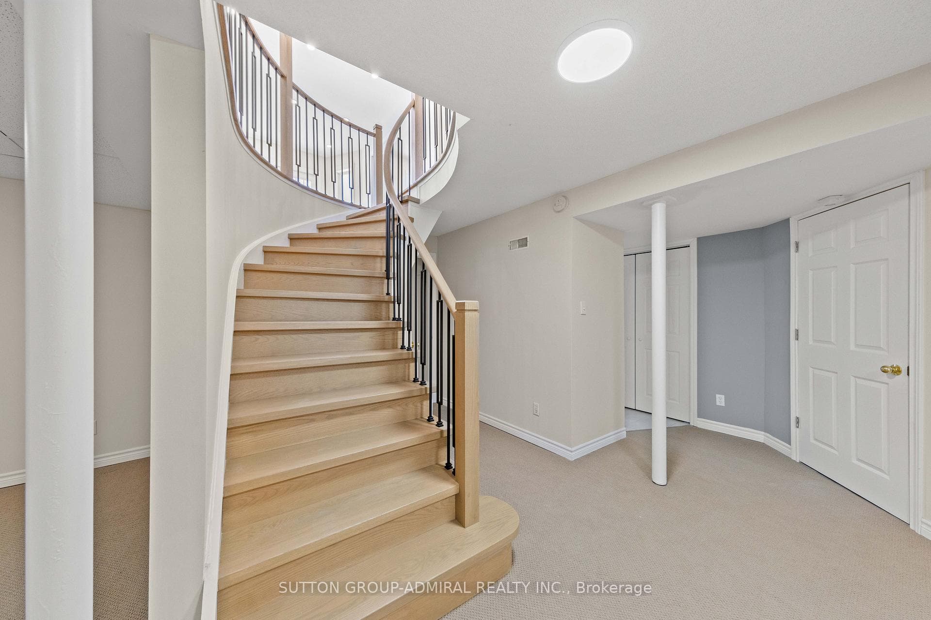 166 Bowerman Boulevard photo 35