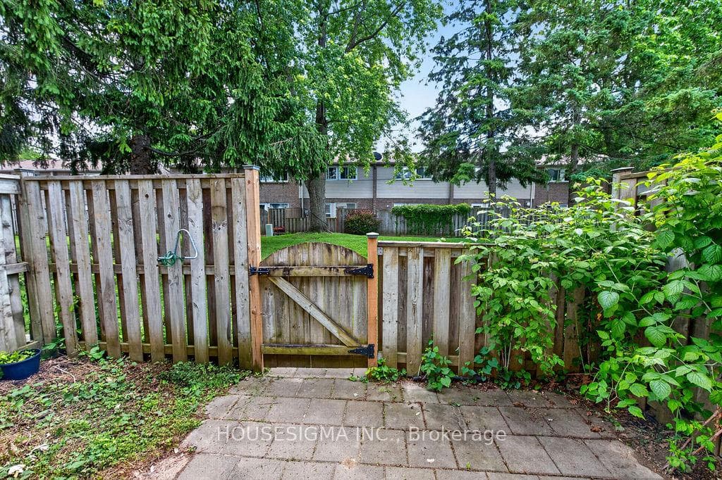 166 Southdale Road Unit 143 photo 38