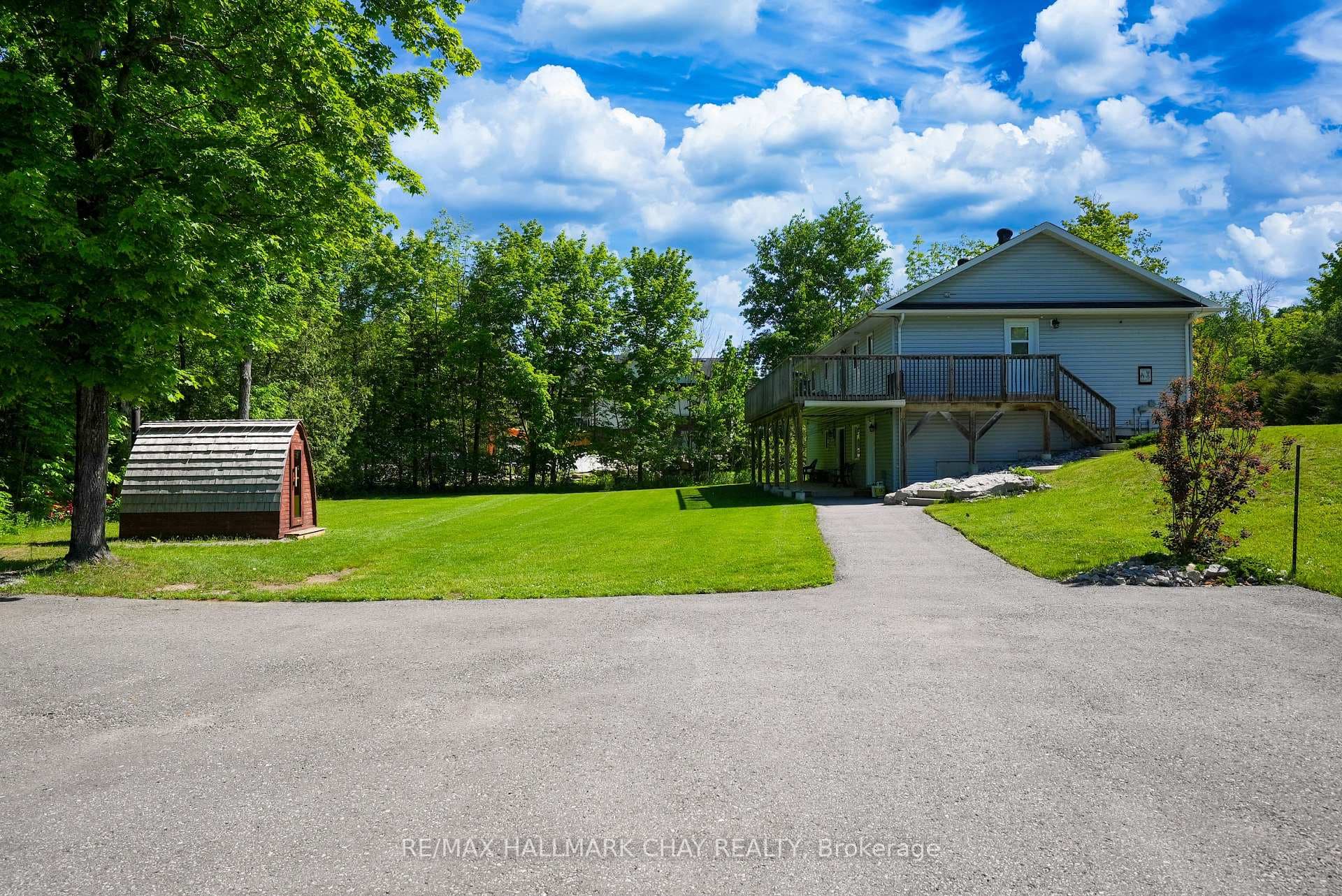 44 Meadows Avenue photo 13