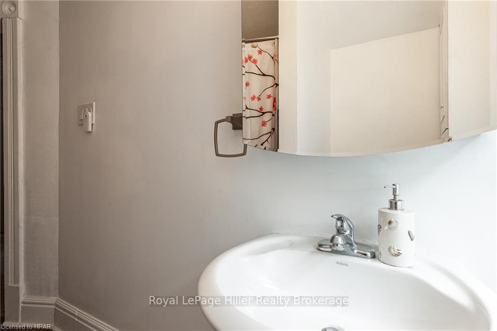 84 MCNAB Street photo 24
