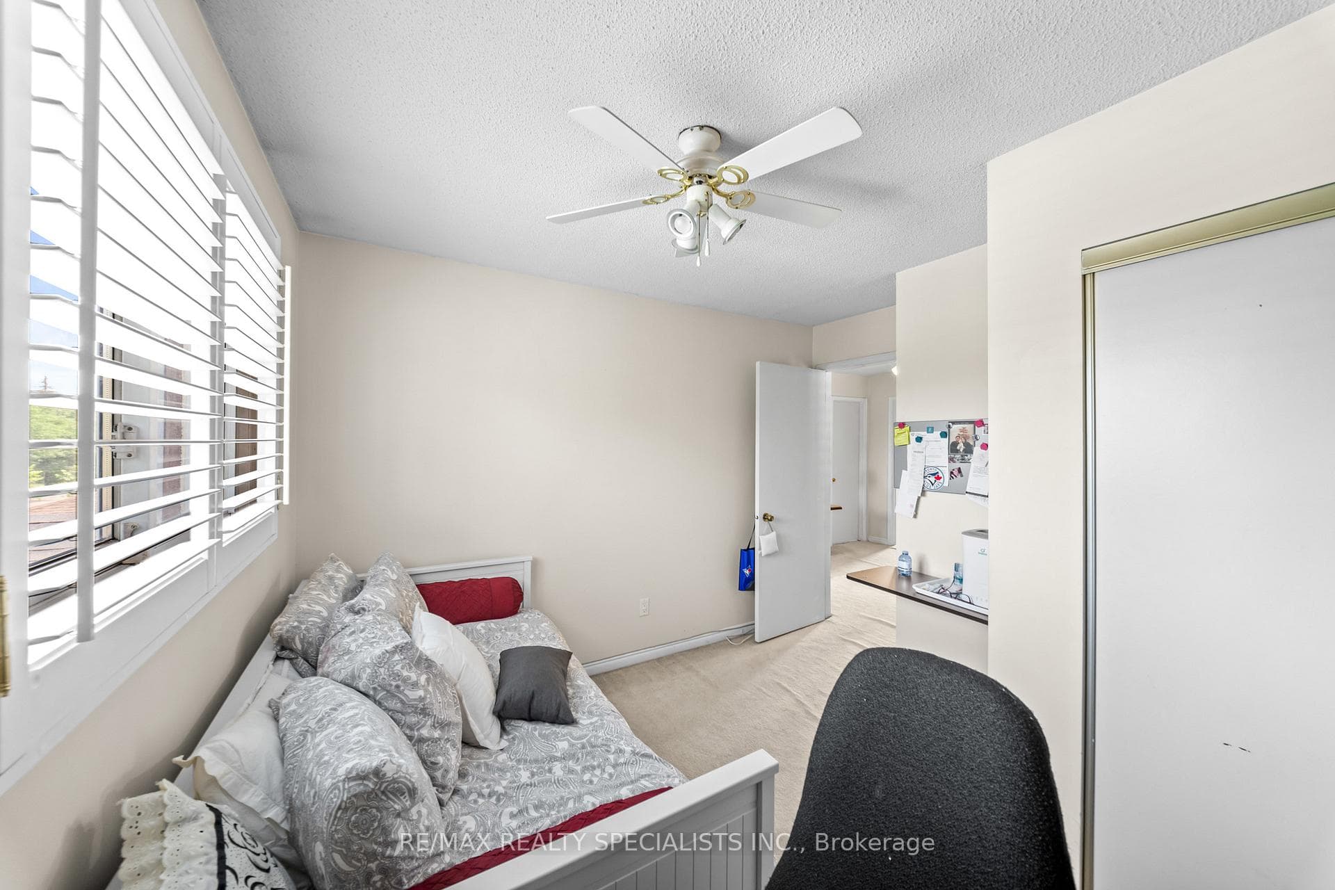 1004 Queensbridge Drive photo 22