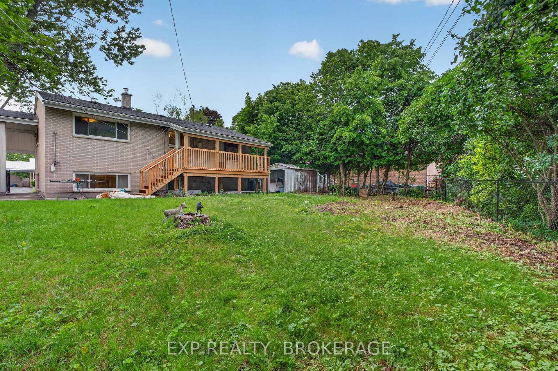 11 PEMBER Place photo 29