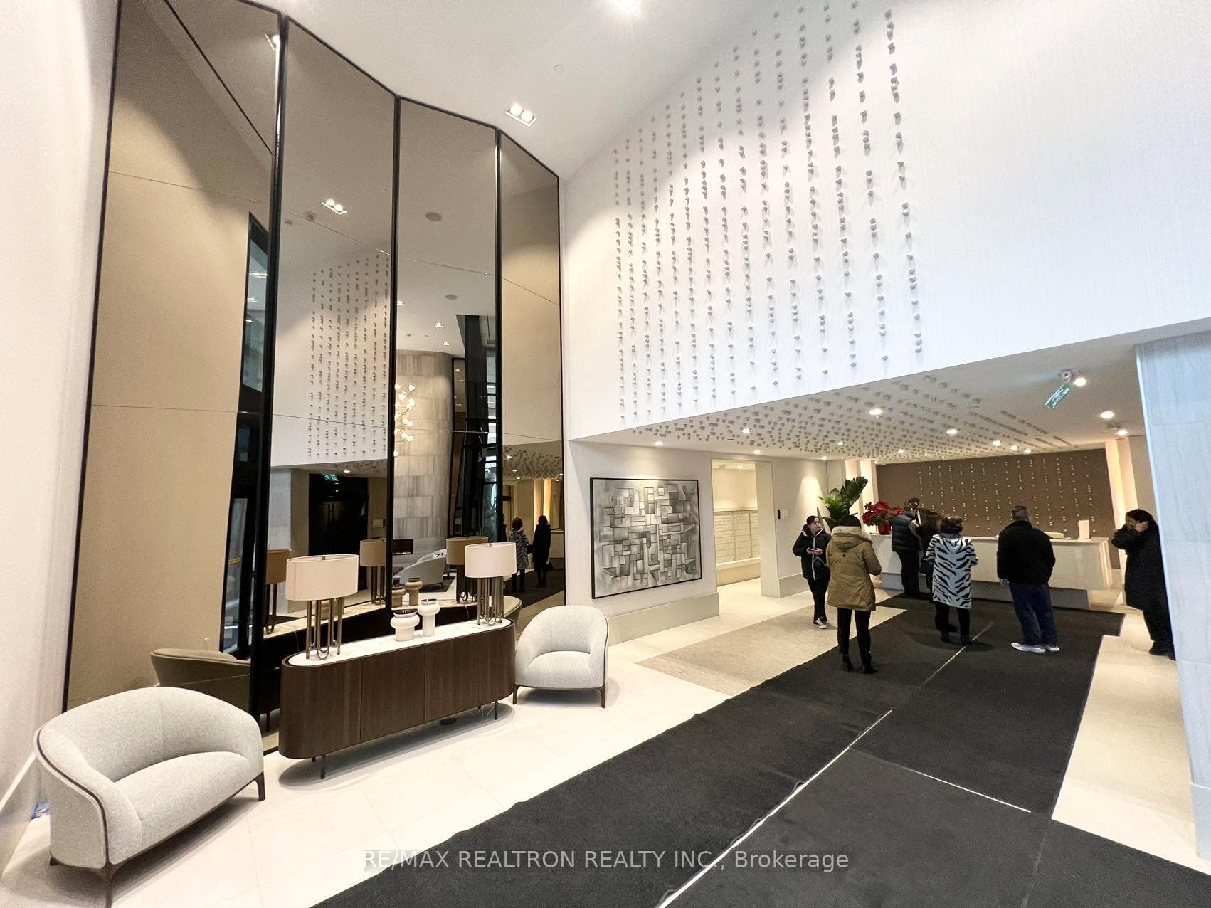 2020 Bathurst Street Unit 207 photo 4