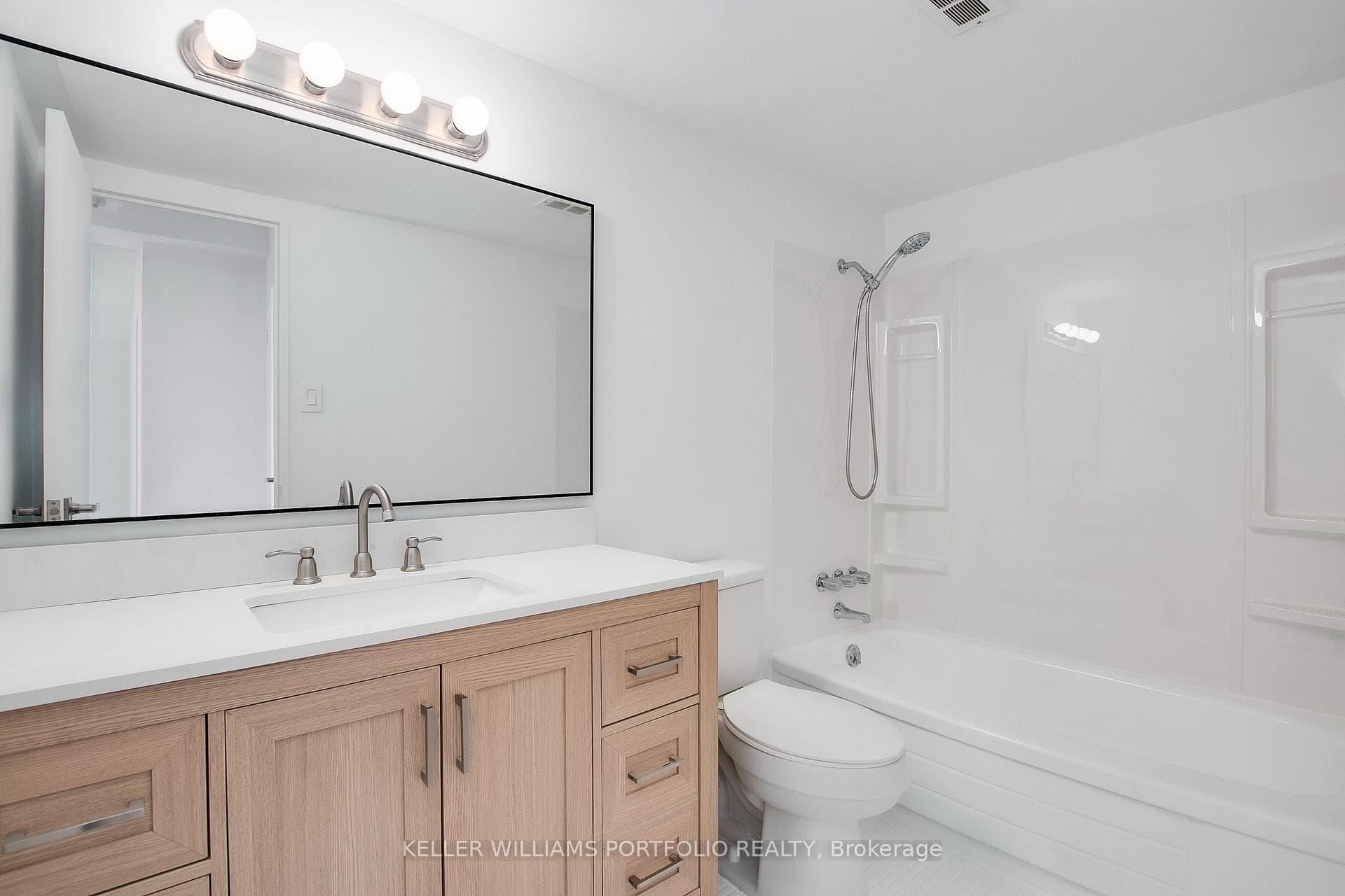 130 Neptune Drive Unit 403 photo 13