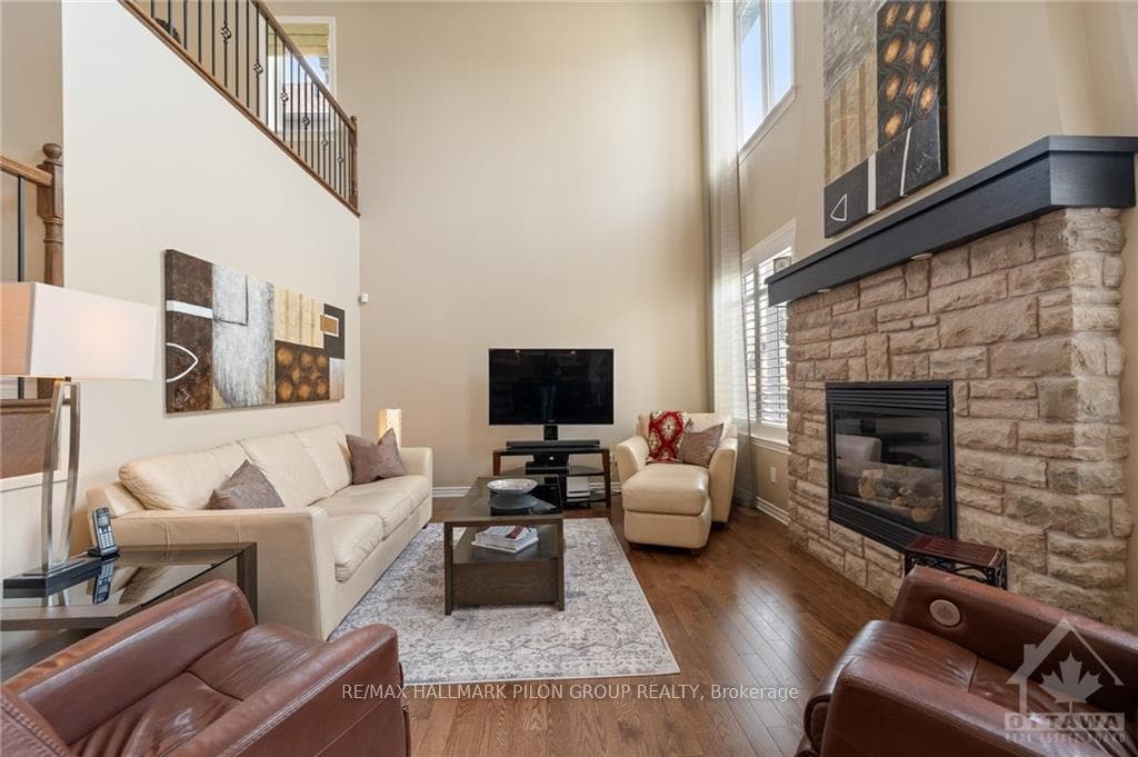 810 PINNACLE Street photo 8