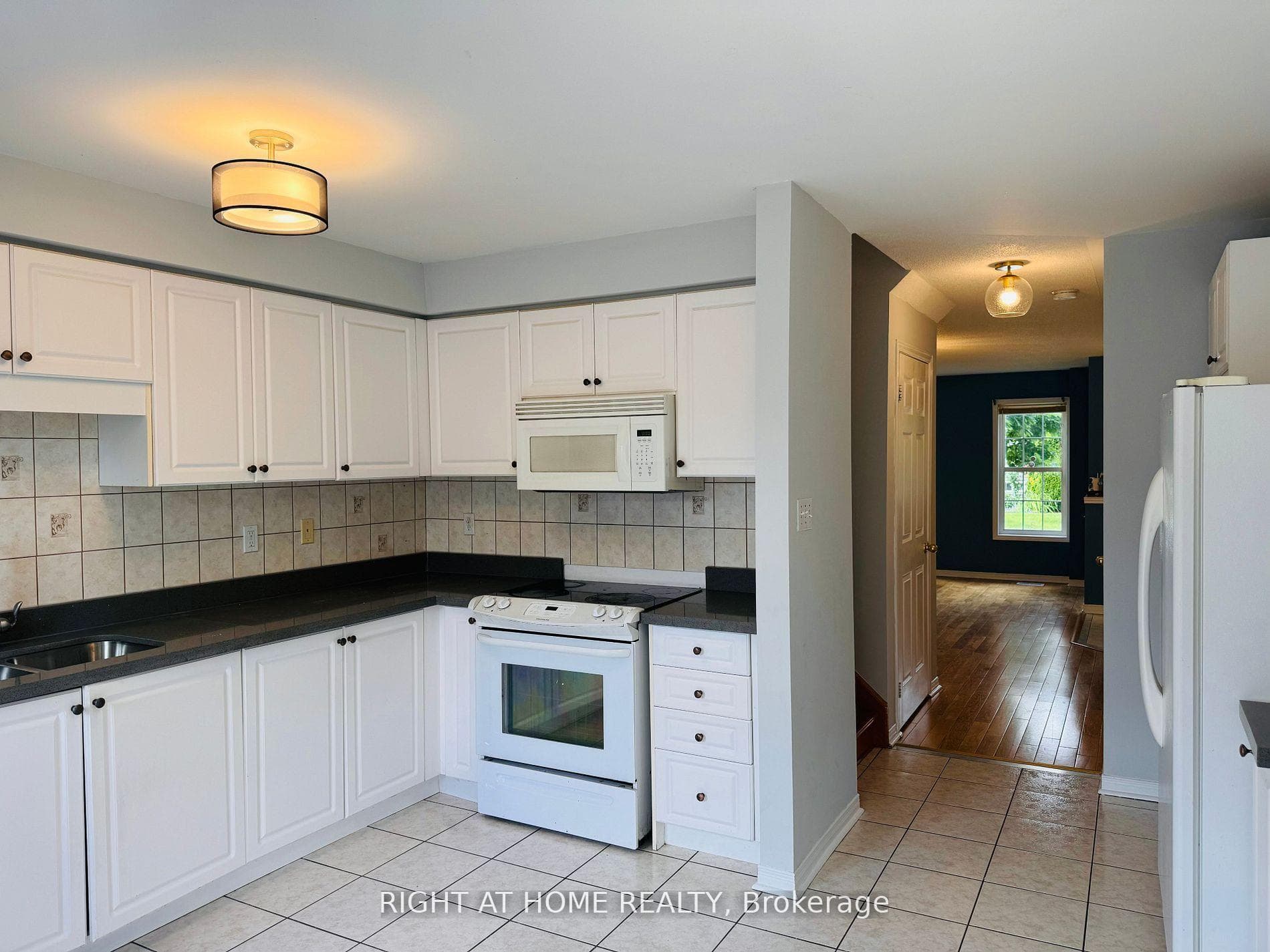 73 Selkirk Drive photo 4