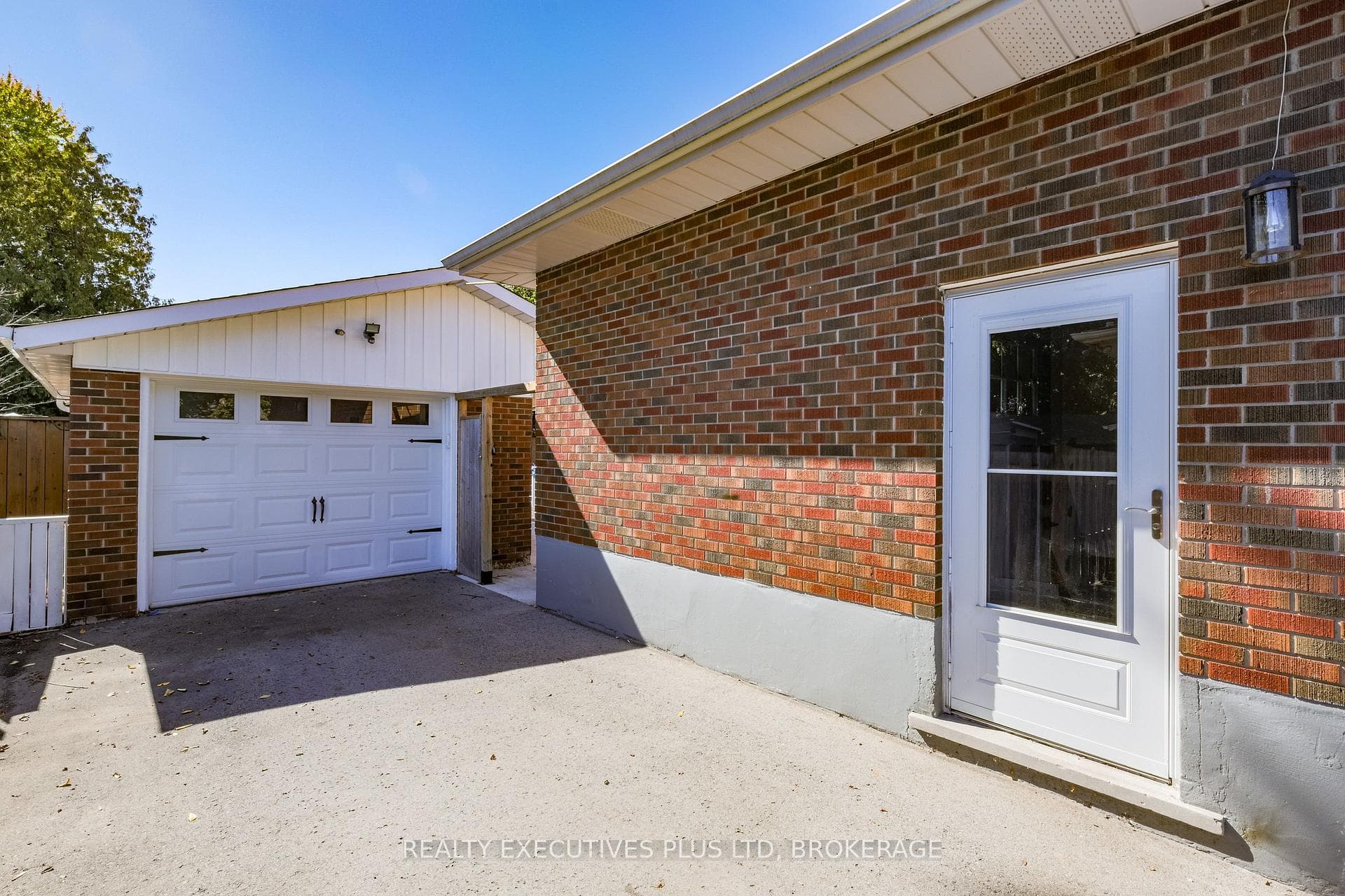 Detached 1plus garage
