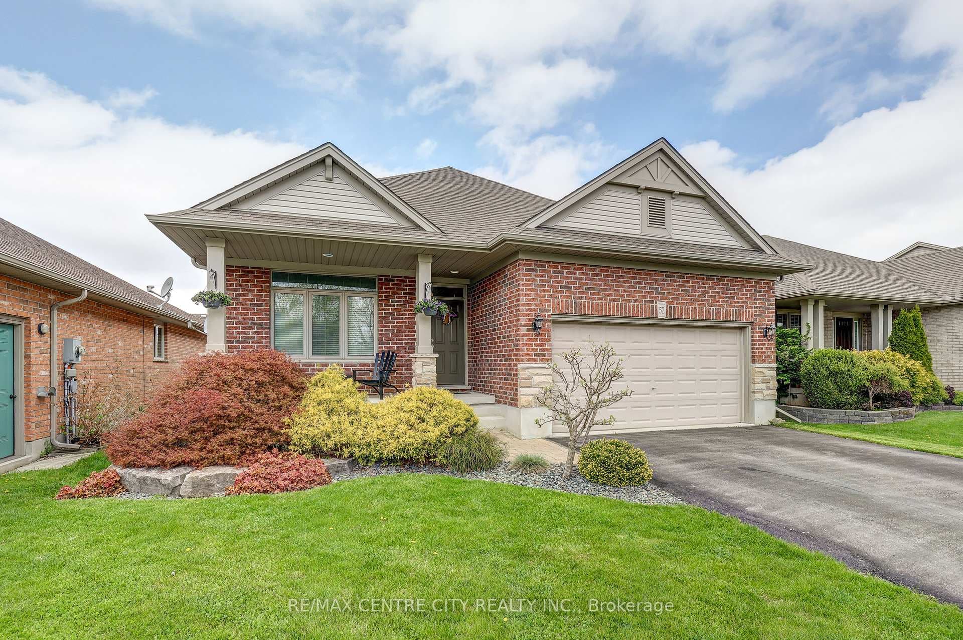 52 Circlewood Drive photo 2