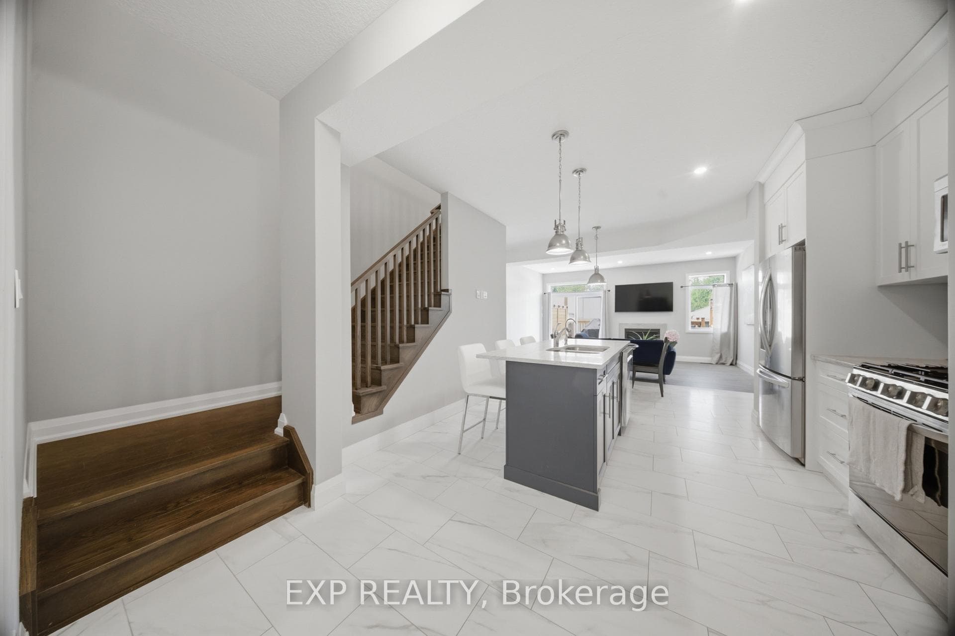 107 Stephenson Way photo 8