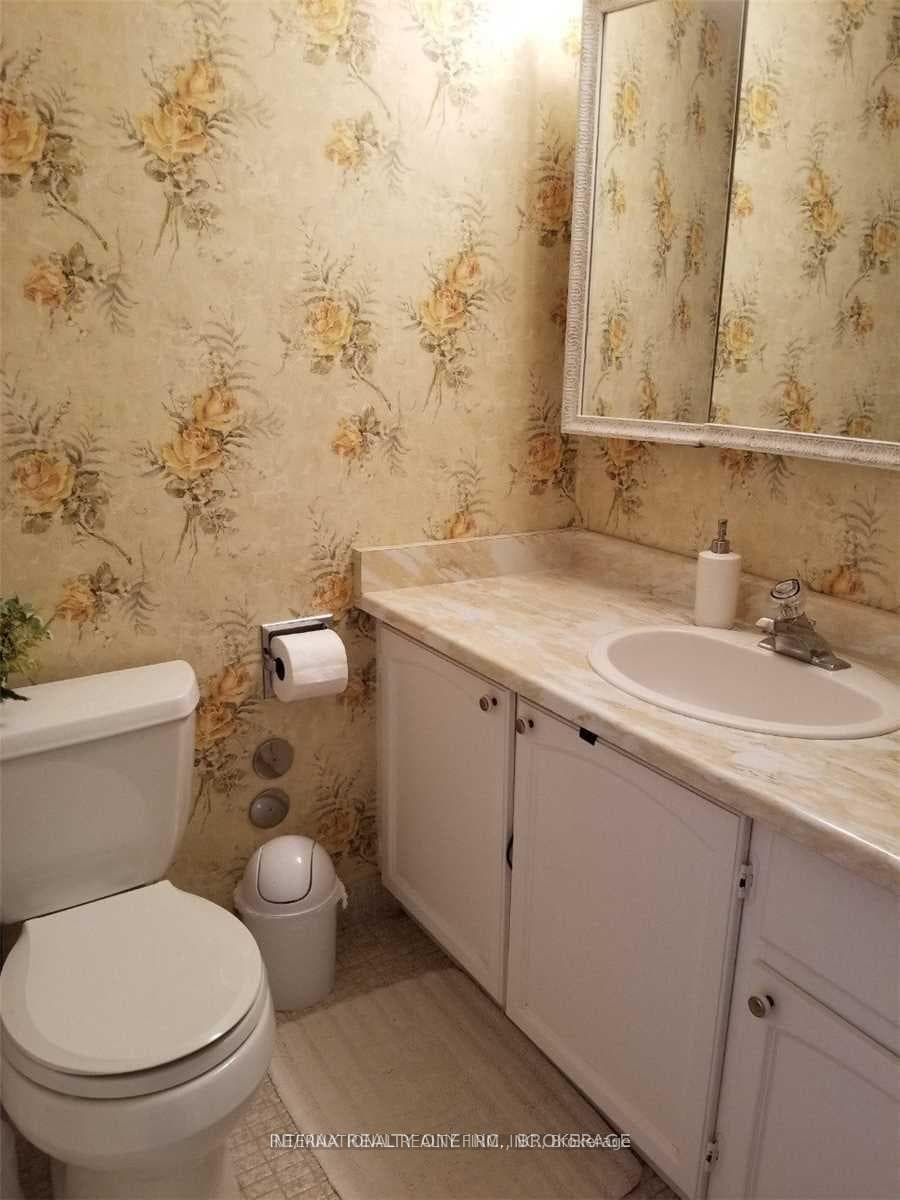 75 Graydon Hall Drive Unit 607 photo 10
