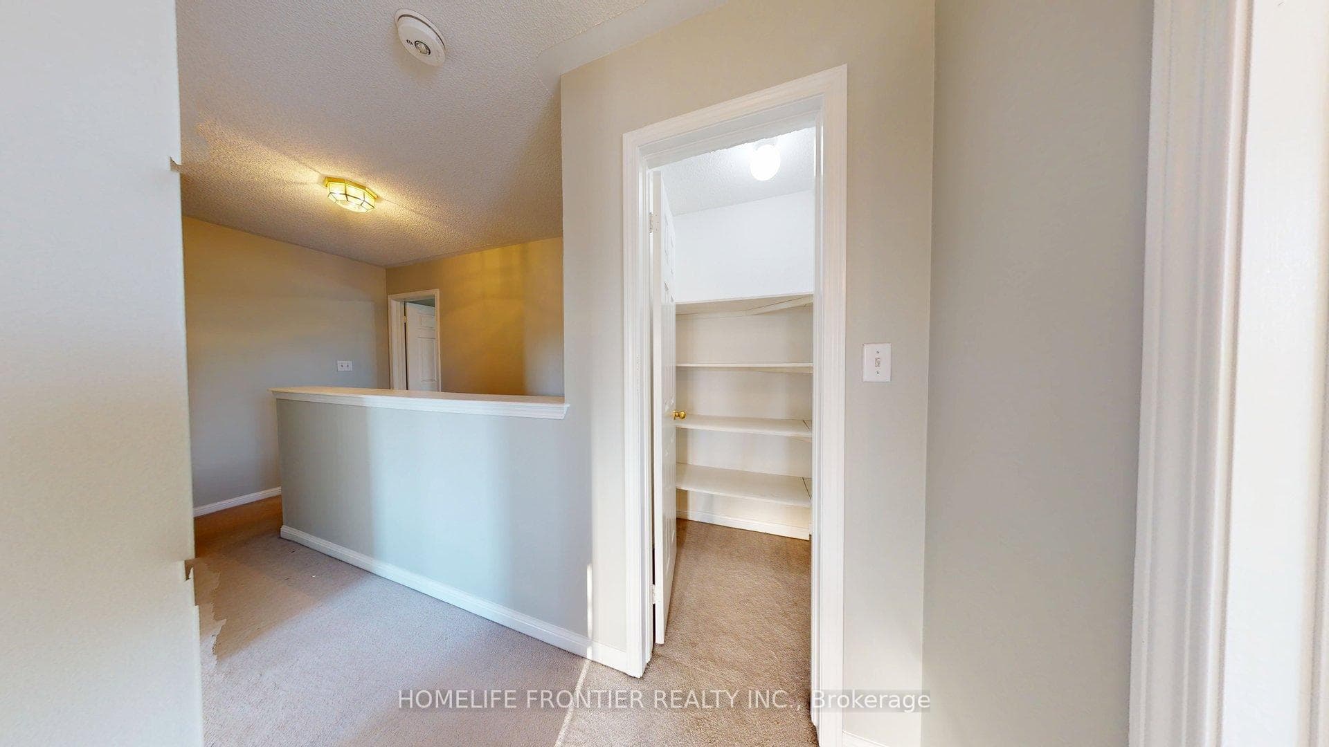 53 Frontenac Crescent photo 17