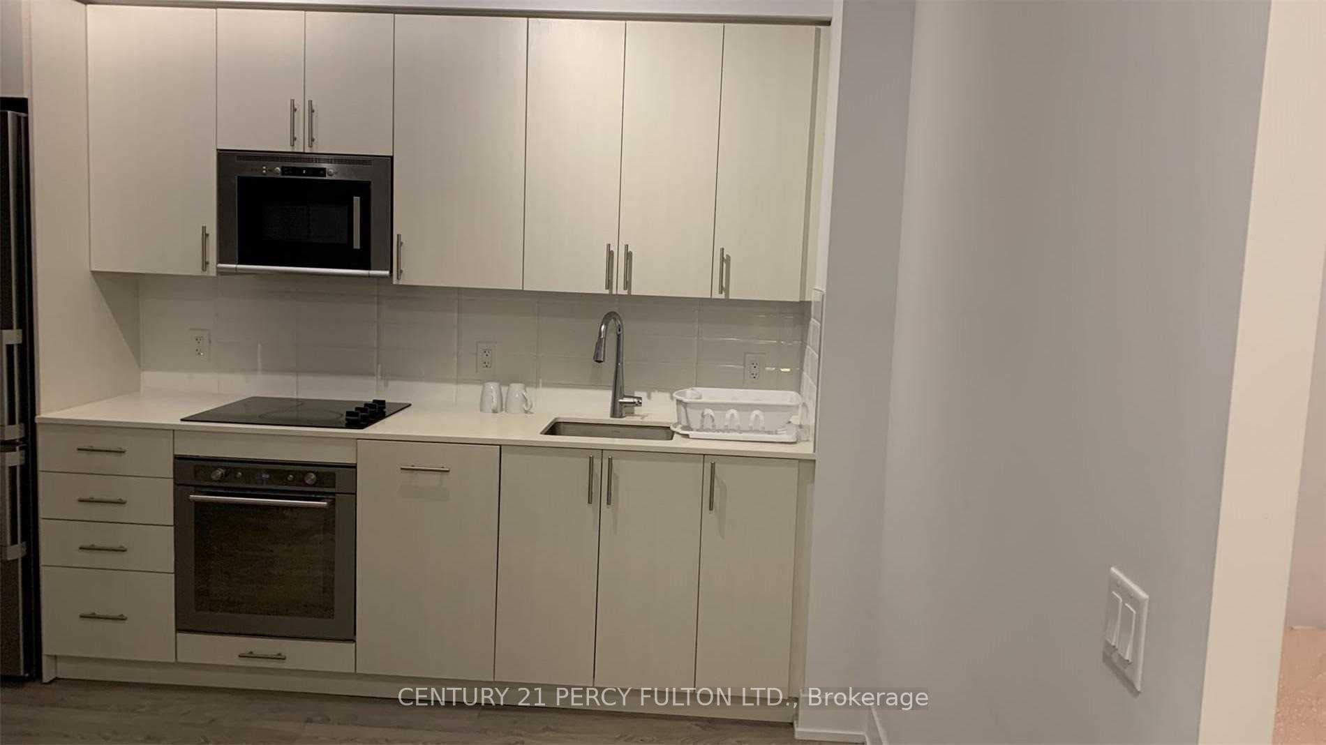 2550 Simcoe Street Unit 810 photo 6