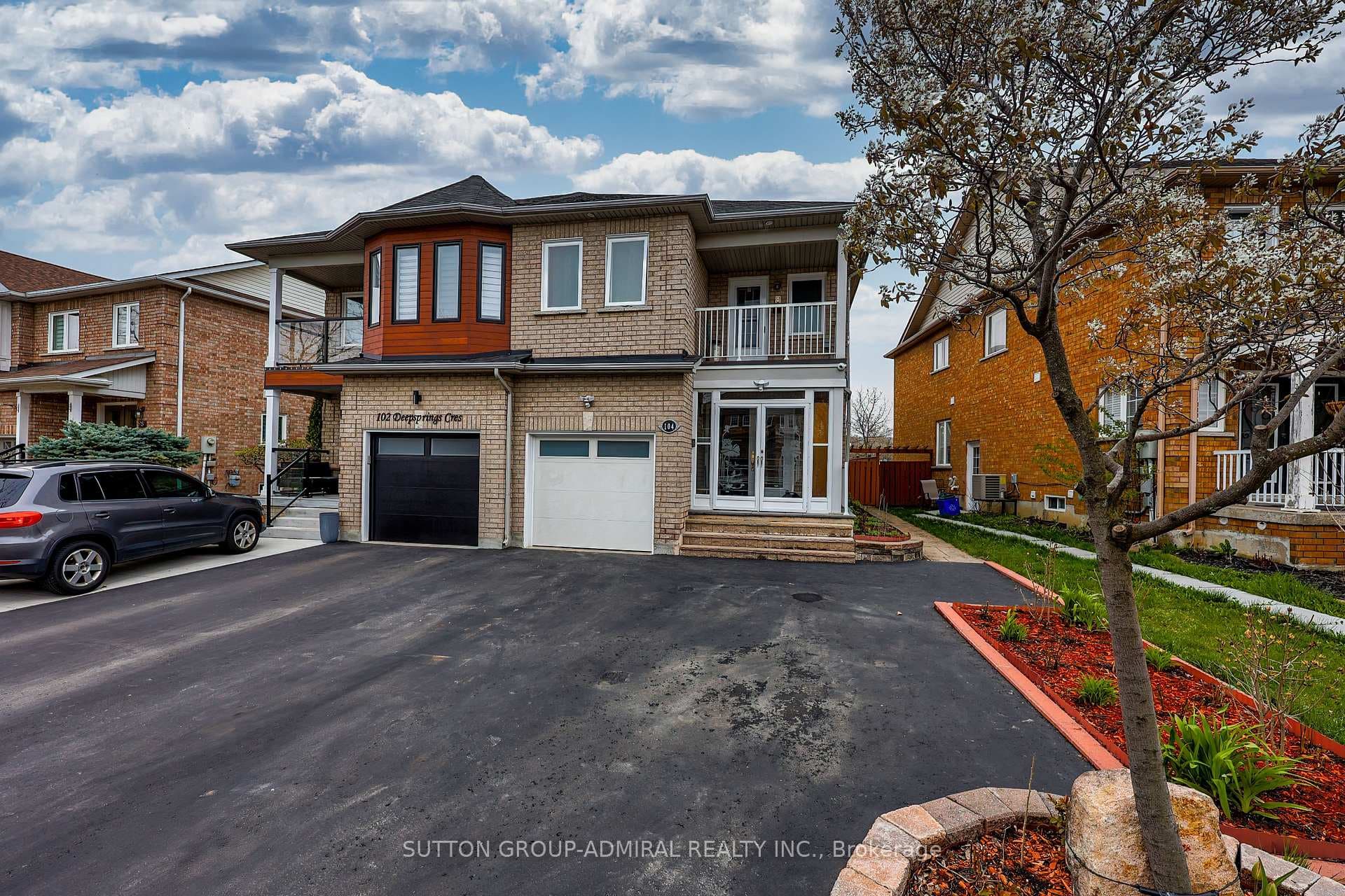 104 Deepsprings Crescent photo 2
