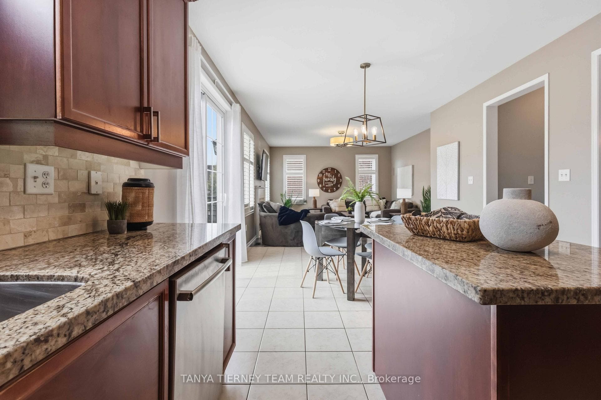 2315 Hackett Place photo 17