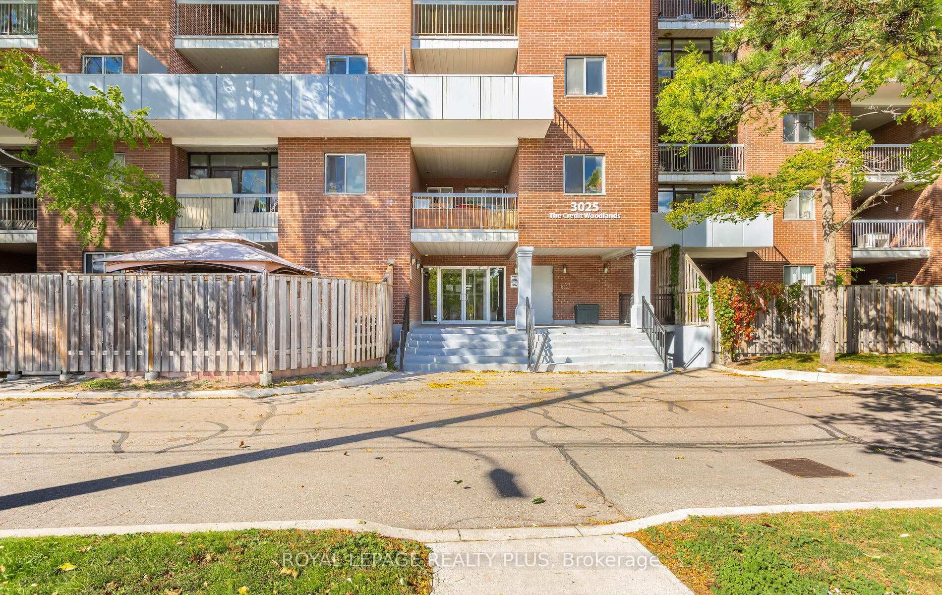 3025 The Credit Woodlands N/A Unit 301 photo 3