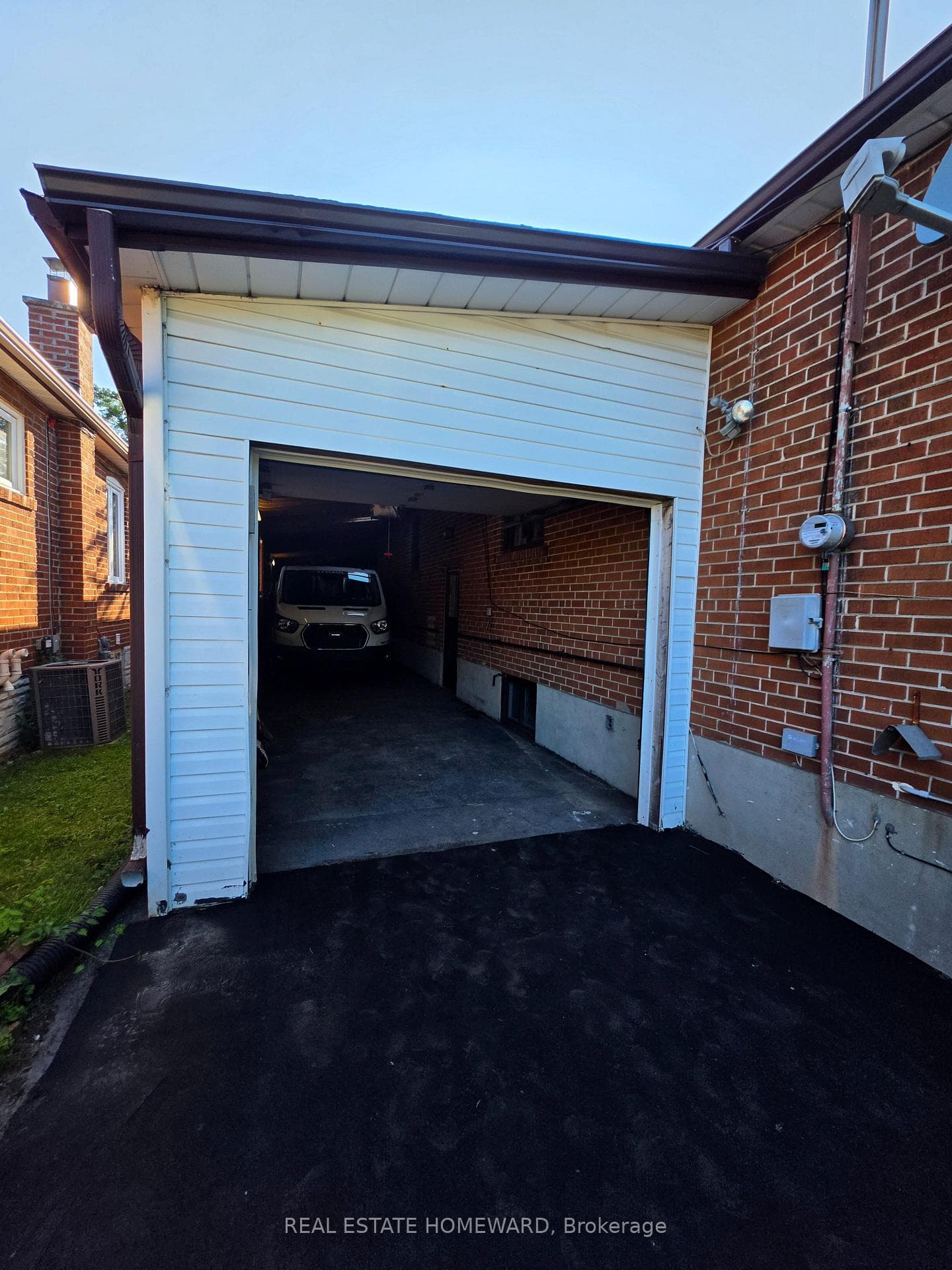 garage and basement seperate entrance