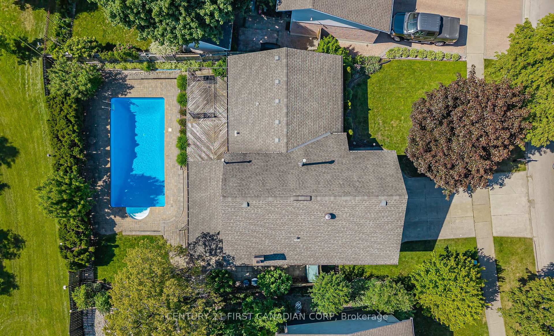 923 Farnham Road photo 43