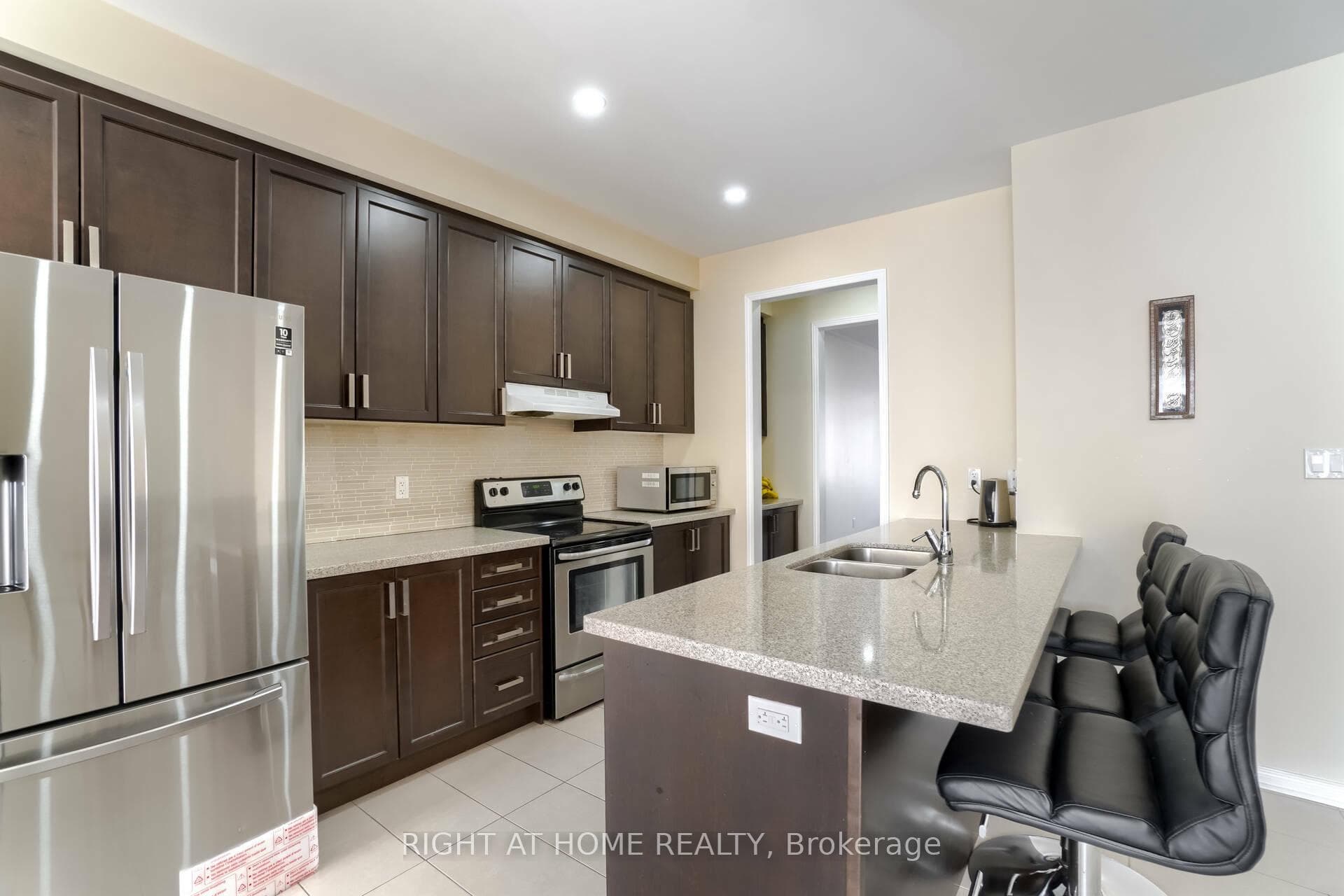 35 Thornapple Street photo 6