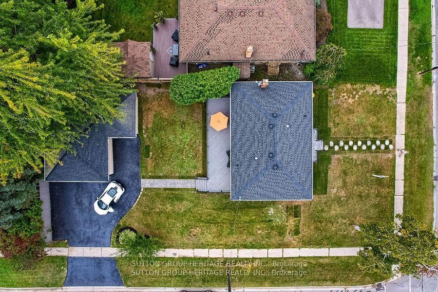 471 Rossland Road photo 34