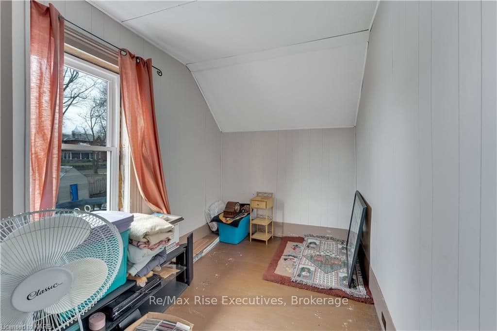 285 THOMAS Street photo 34